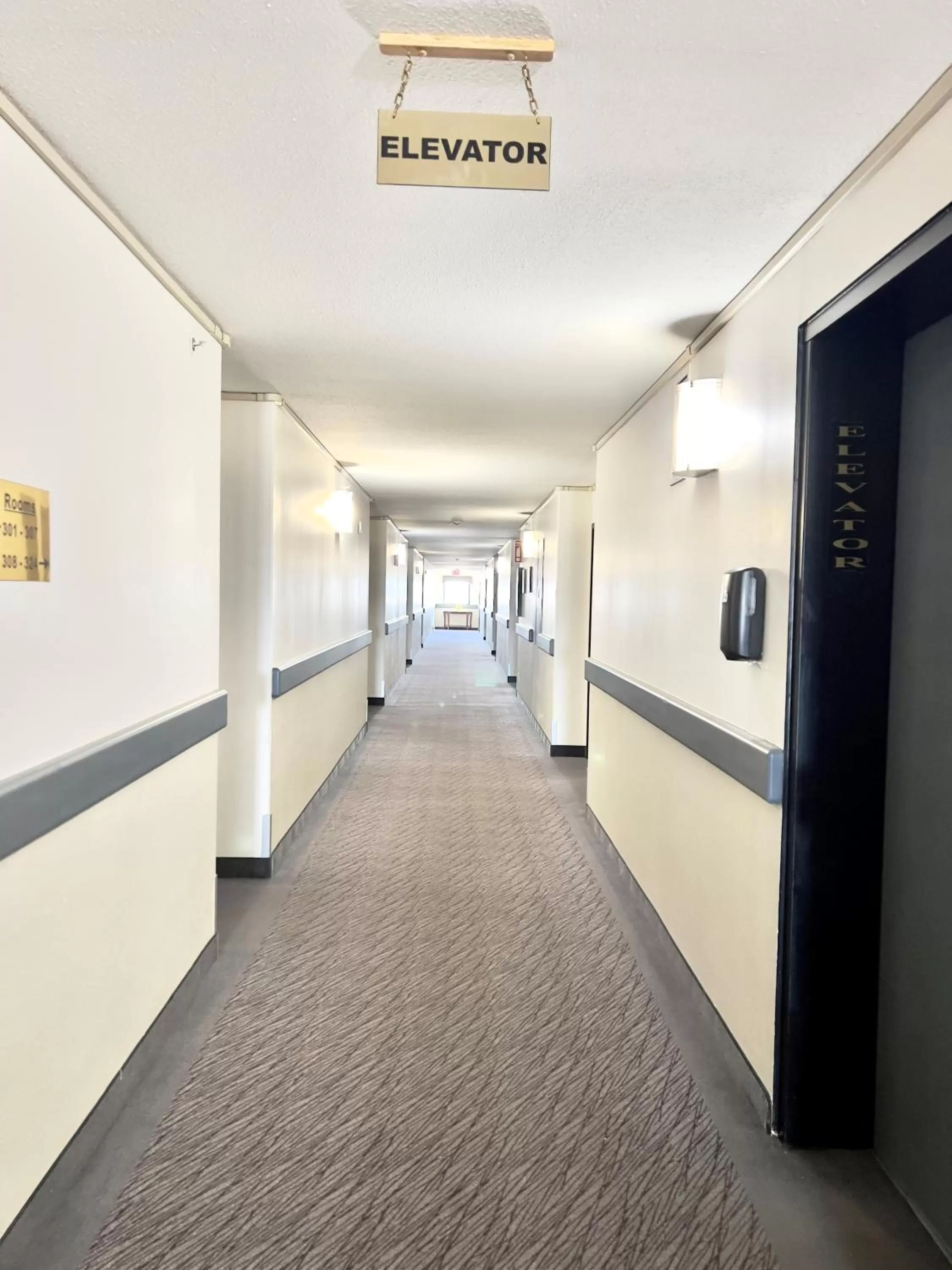 Area and facilities in Super 8 by Wyndham Whitecourt