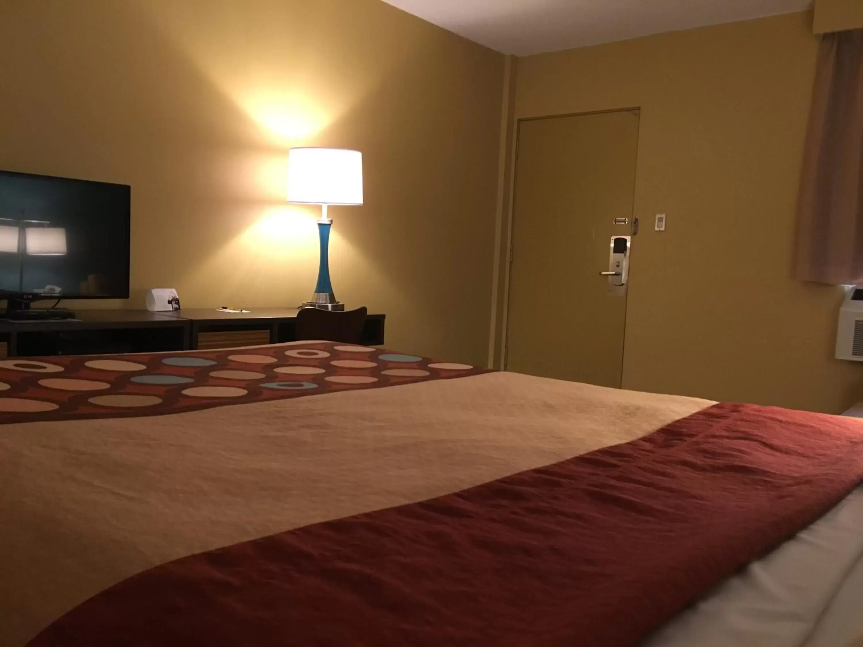 Bed, Room Photo in Super 8 by Wyndham Thunder Bay