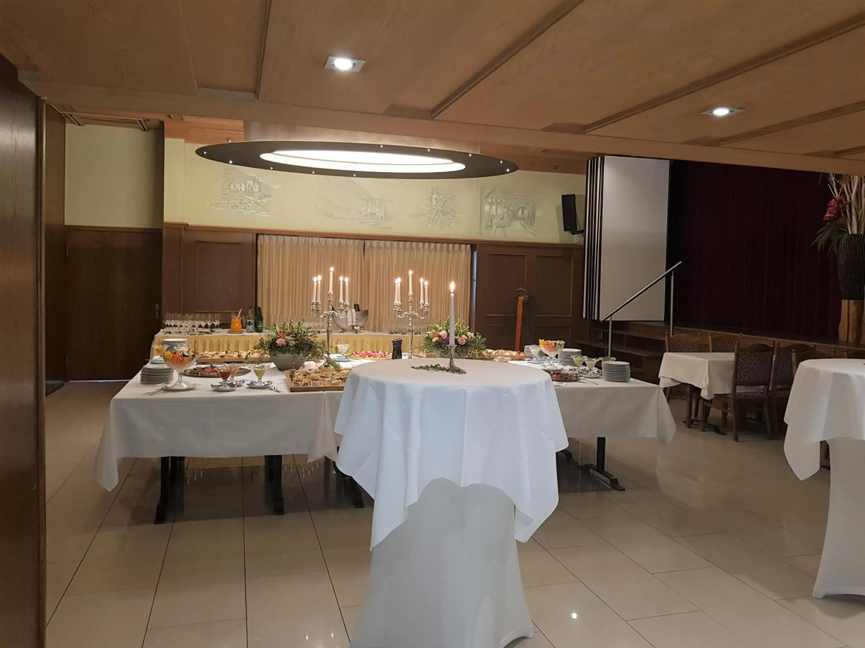 Banquet Facilities in Hotel Post