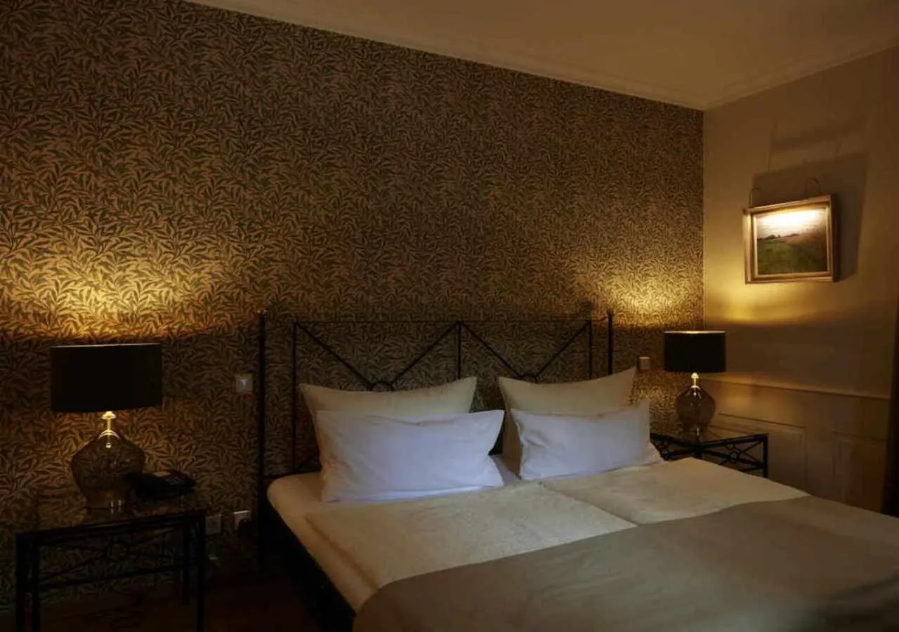 Bedroom, Bed in Hotel Snorrenburg GmbH