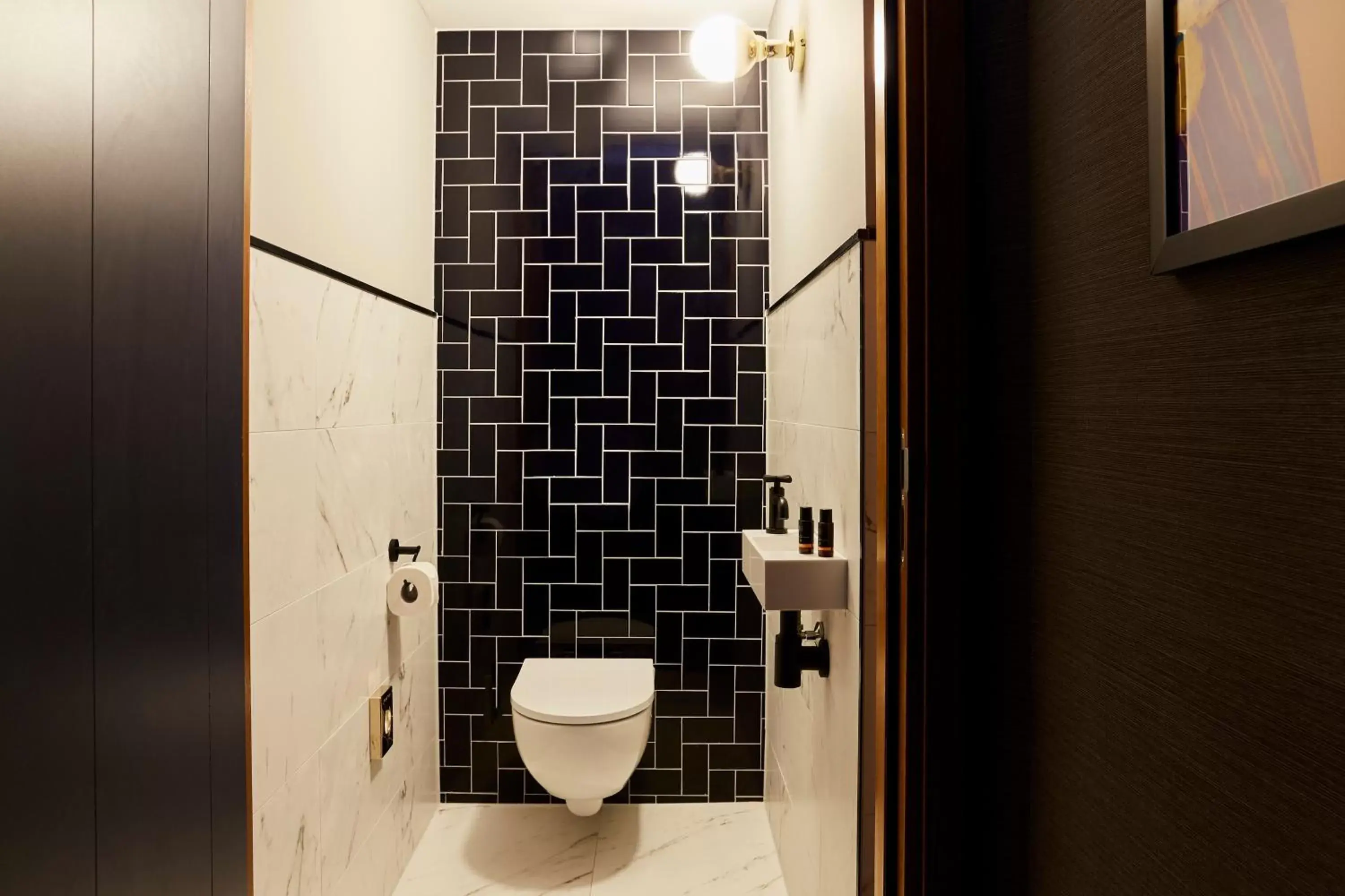 Toilet, Bathroom in Hotel Indigo The Hague - Palace Noordeinde, an IHG Hotel