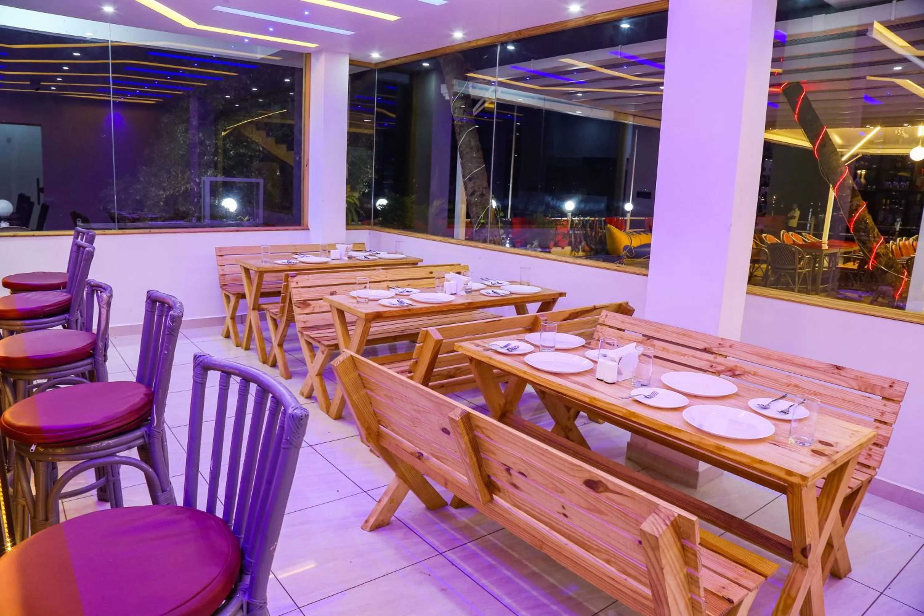 Restaurant/Places to Eat in M aples Jacks Place