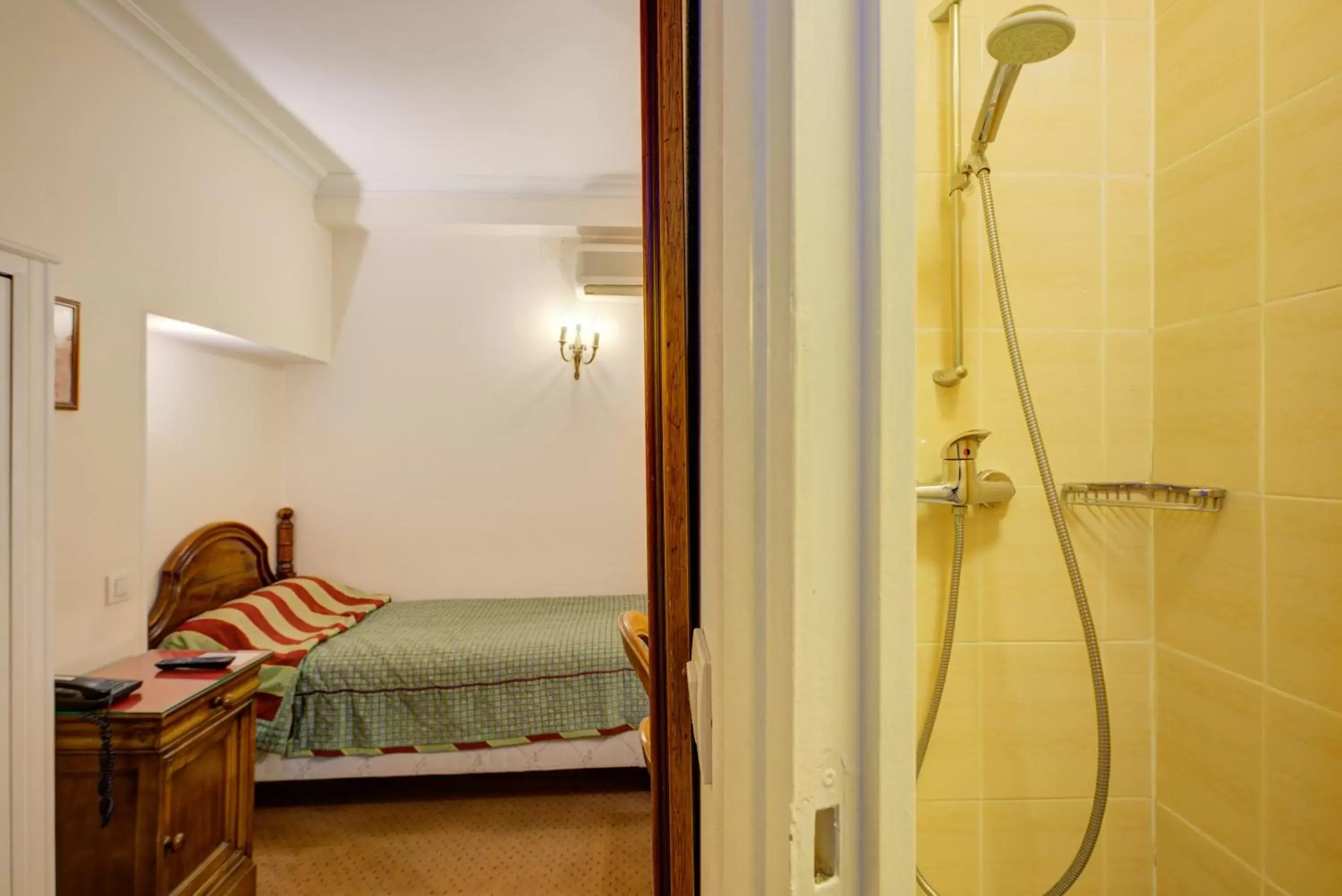 Shower, Bathroom in Hôtel La Sanguine