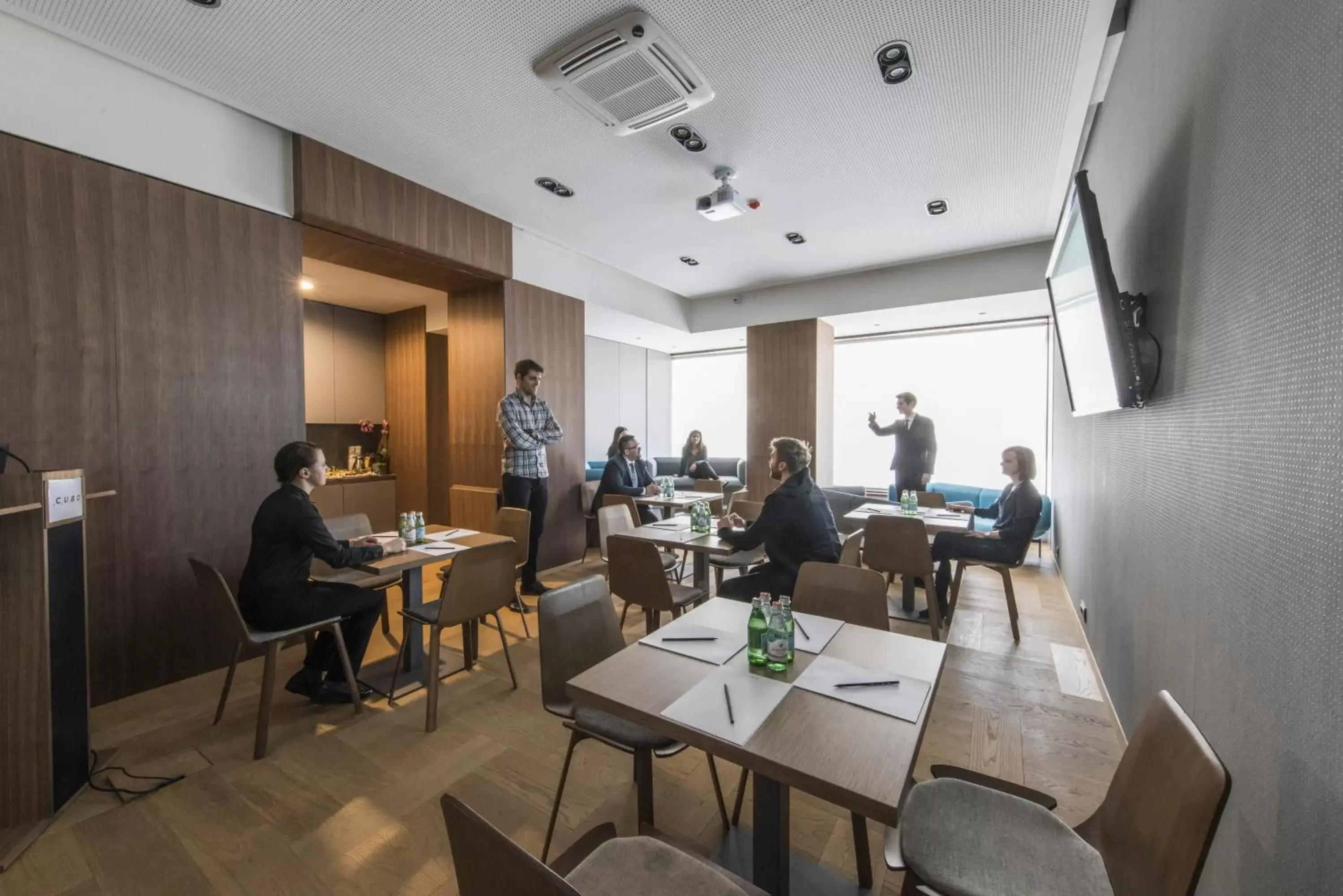 Meeting/conference room, Restaurant/Places to Eat in Hotel Cubo