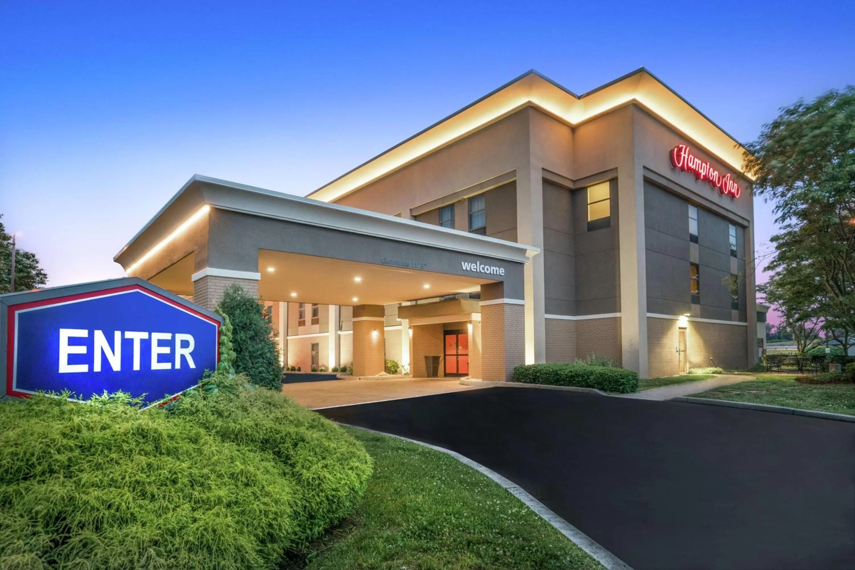Property building in Hampton Inn Corydon