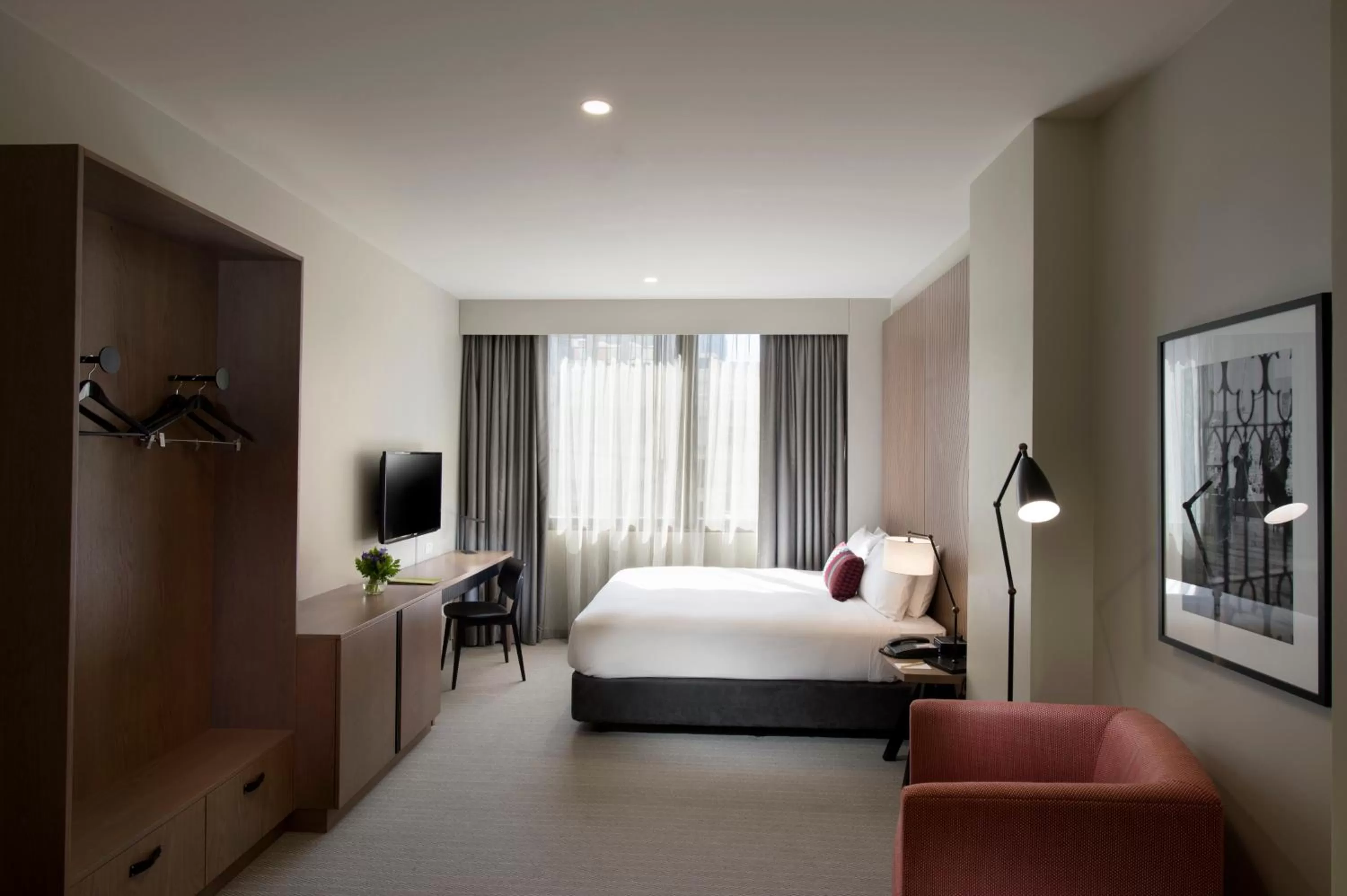 acessibility, Bed in DoubleTree by Hilton Melbourne