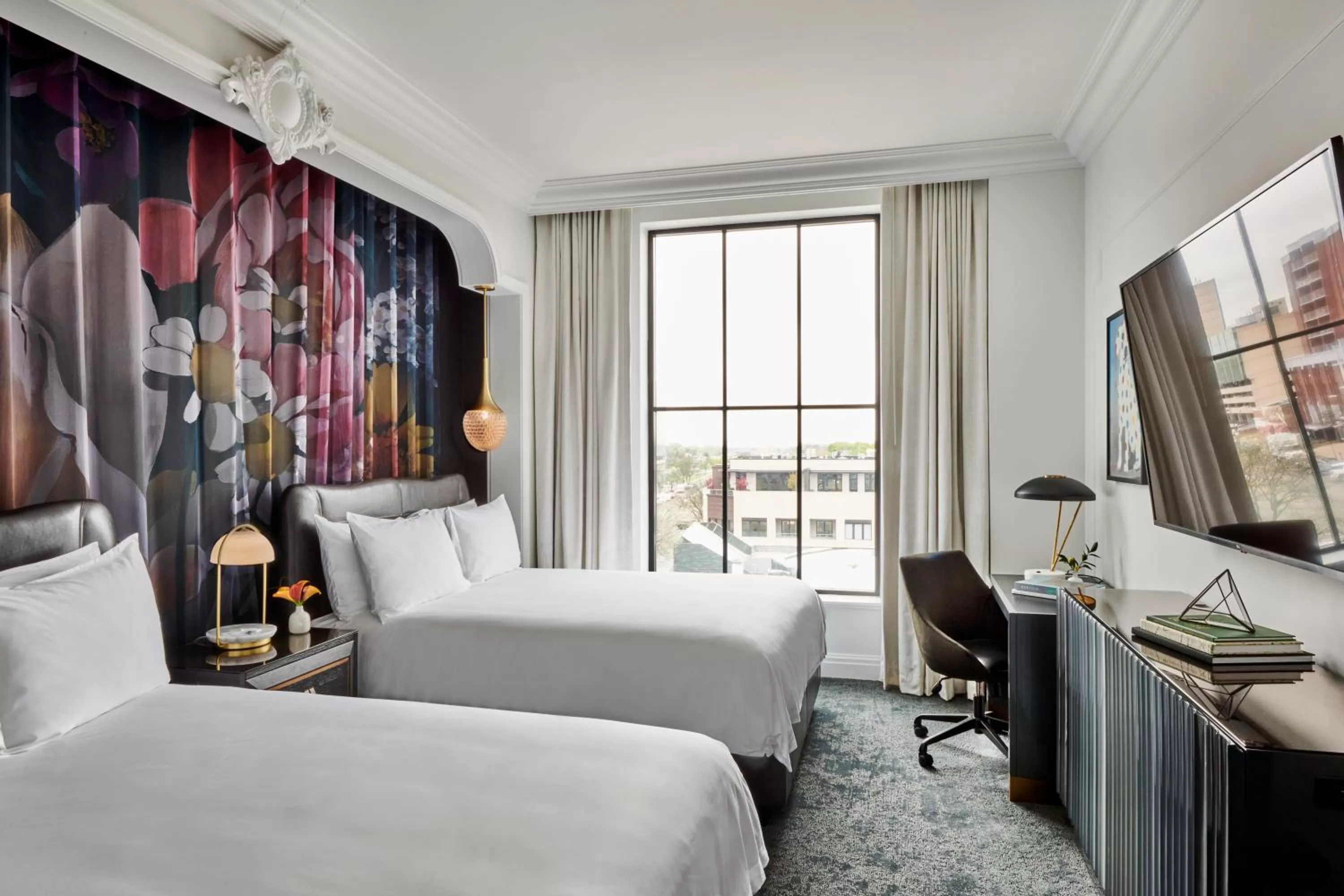 Photo of the whole room, Bed in Daxton Hotel Birmingham, Curio Collection by Hilton