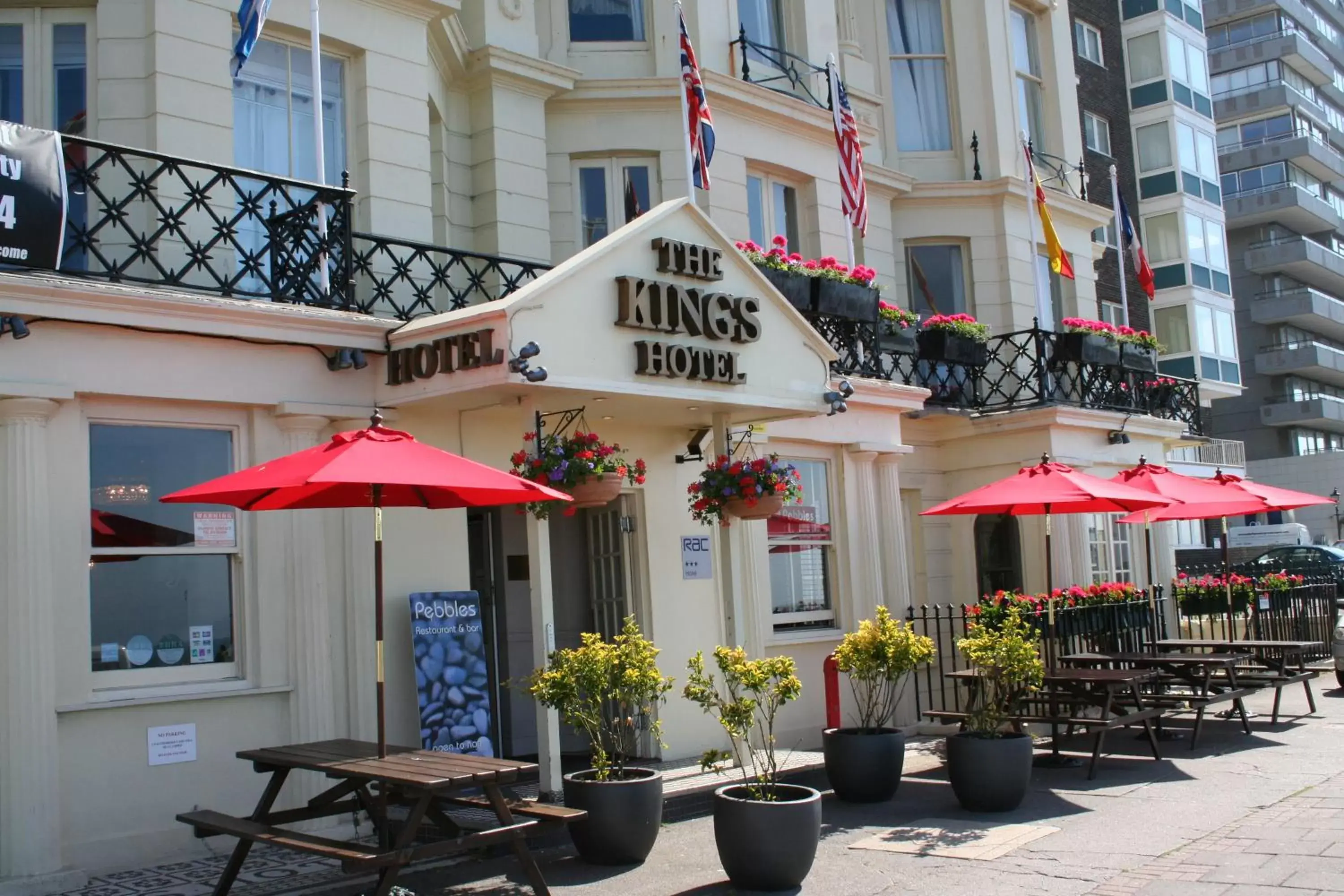 Facade/entrance in Kings Hotel