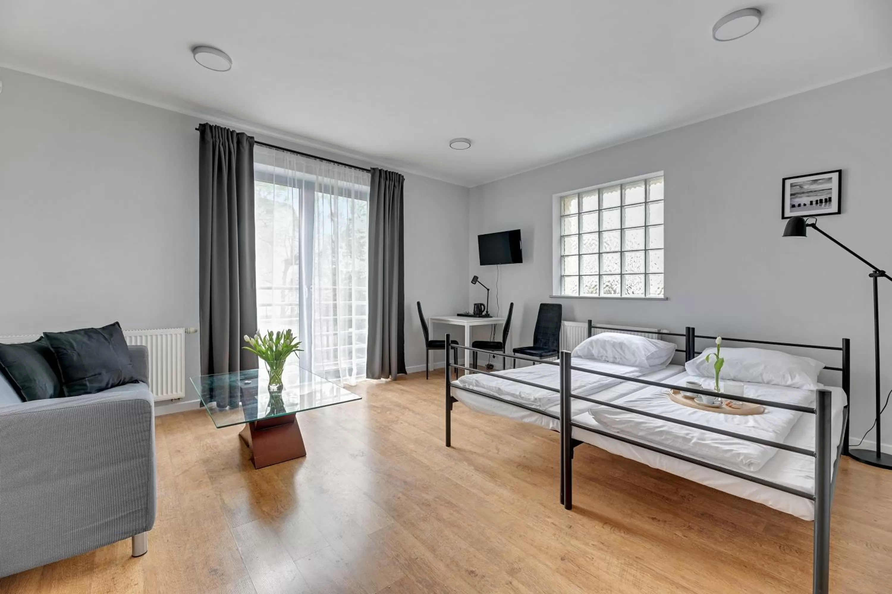 Photo of the whole room in Przystanek Sopot Plaża