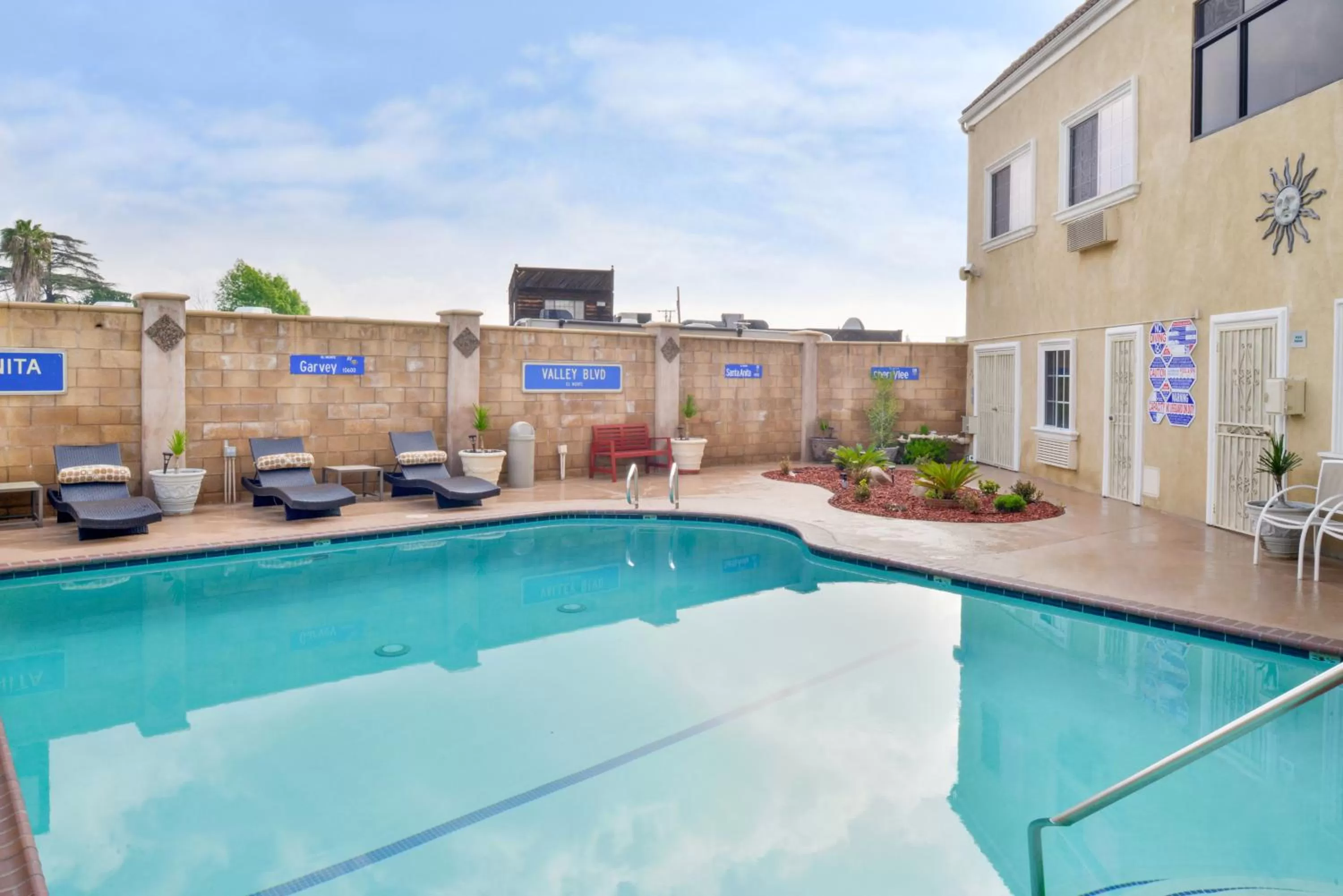 Swimming pool in Hotel Heritage