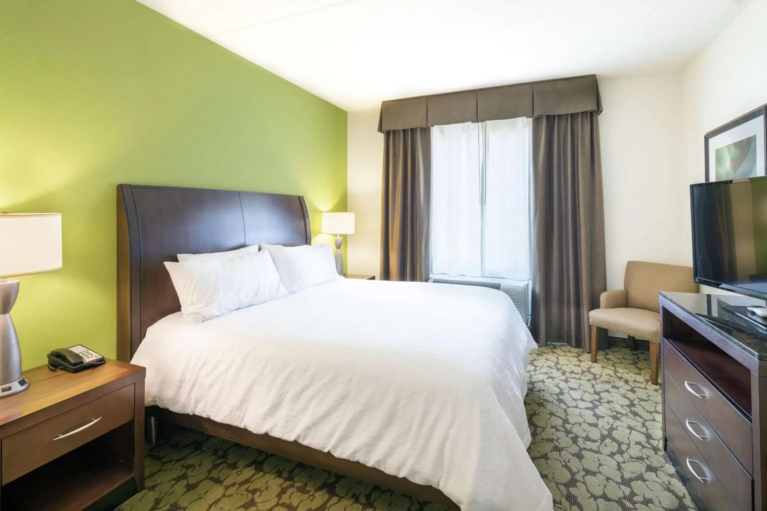 Bedroom, Bed in Hilton Garden Inn Pascagoula