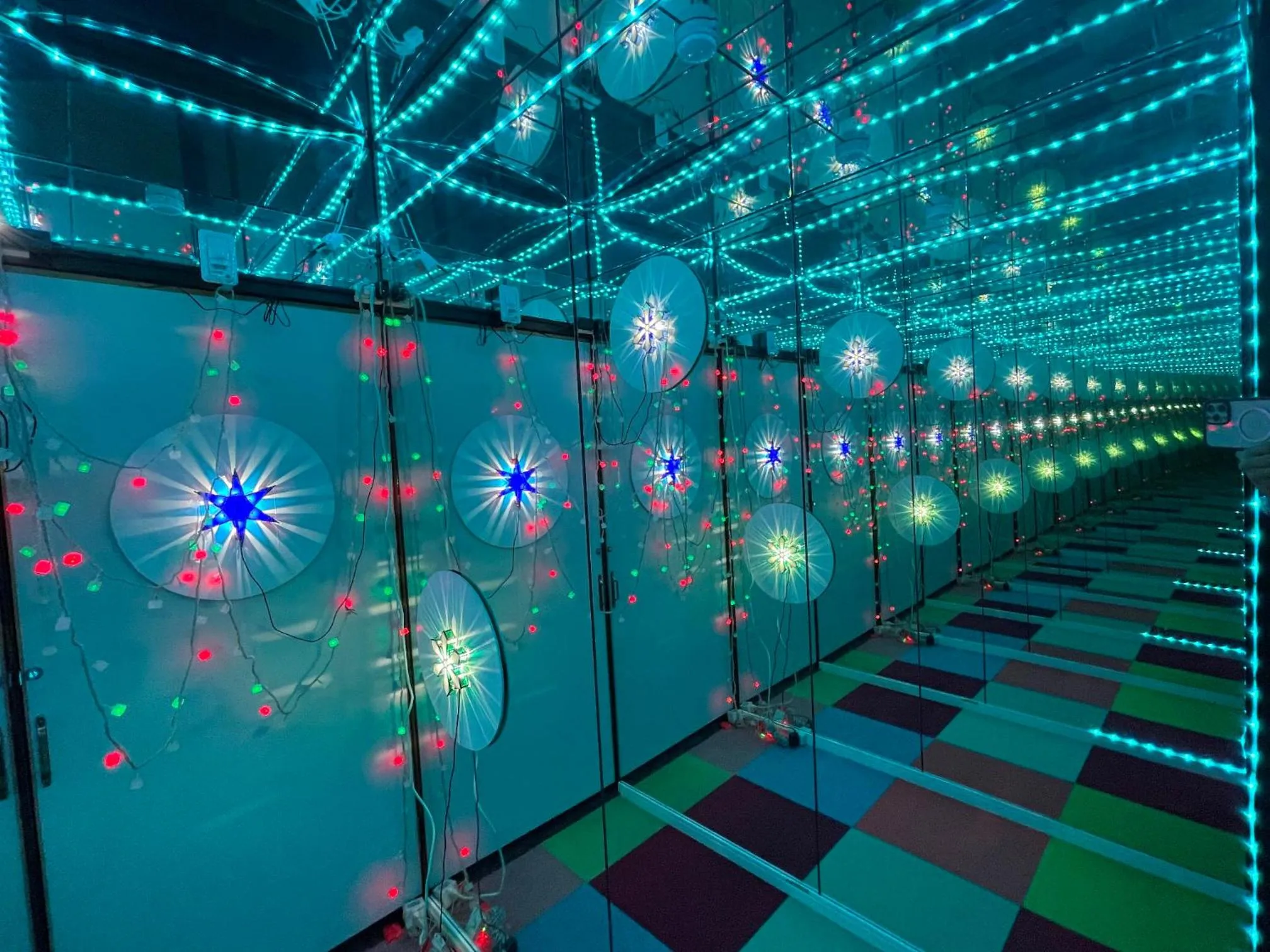 Decorative detail in Tsuyukusa