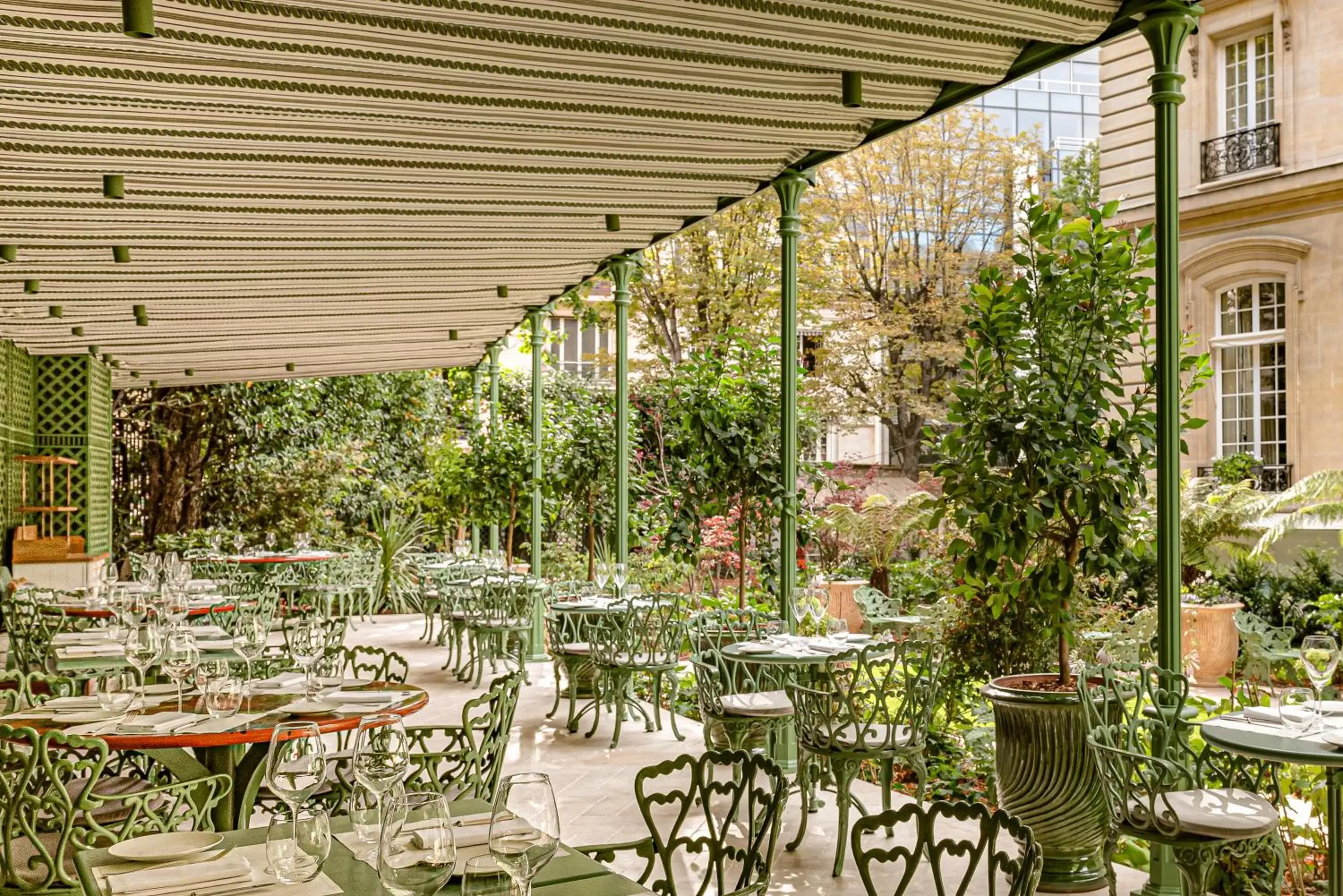 Patio, Restaurant/Places to Eat in Saint James Paris