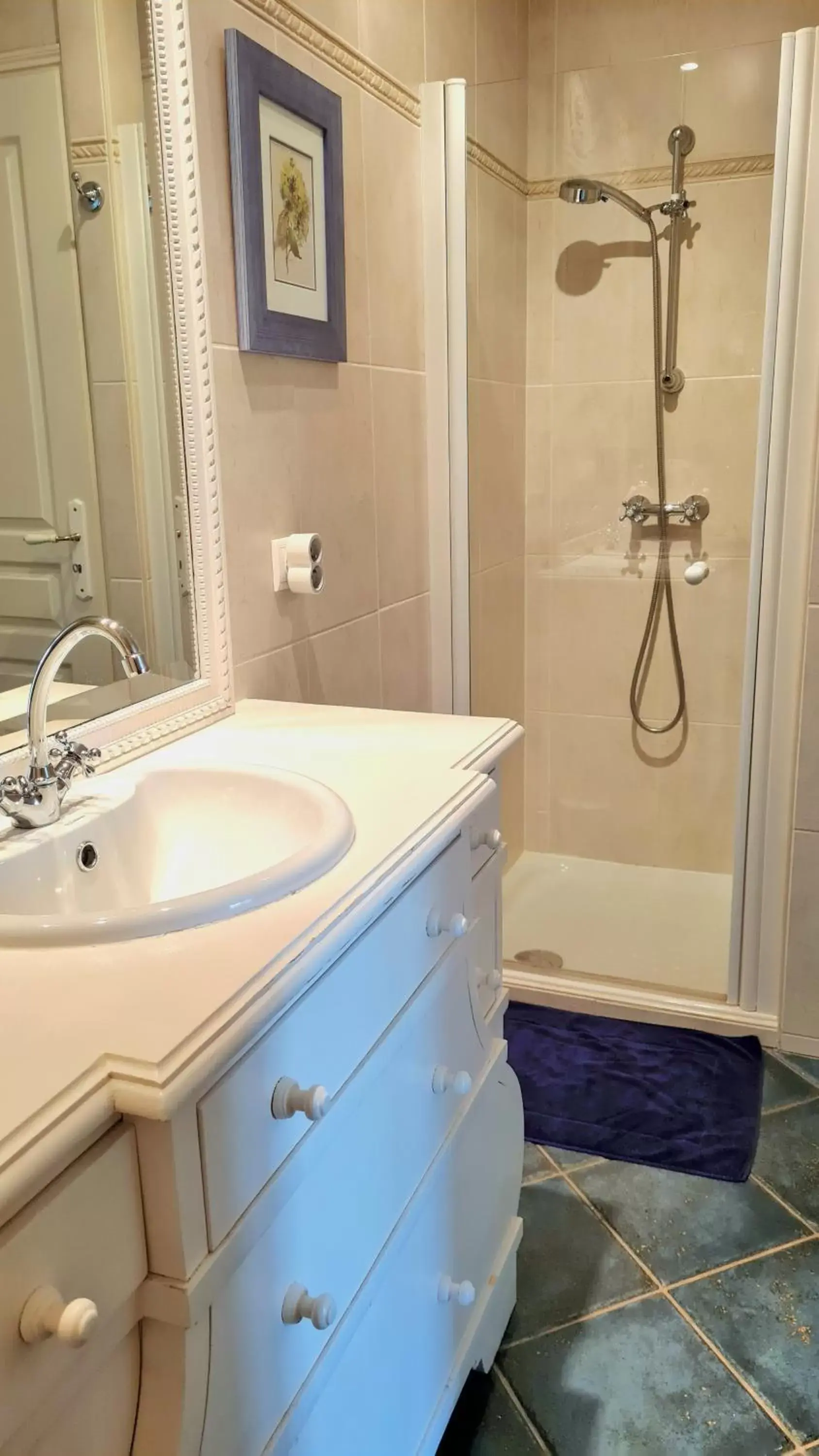 Shower, Bathroom in Le Plessis BBB