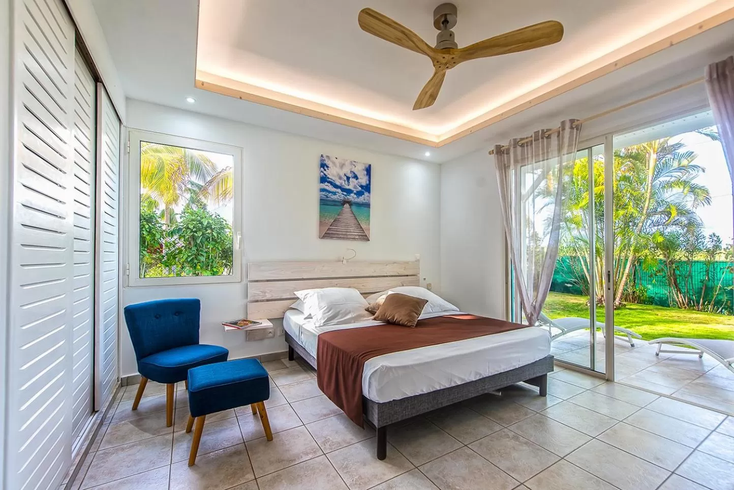 Photo of the whole room, Bed in Hôtel La Christophine