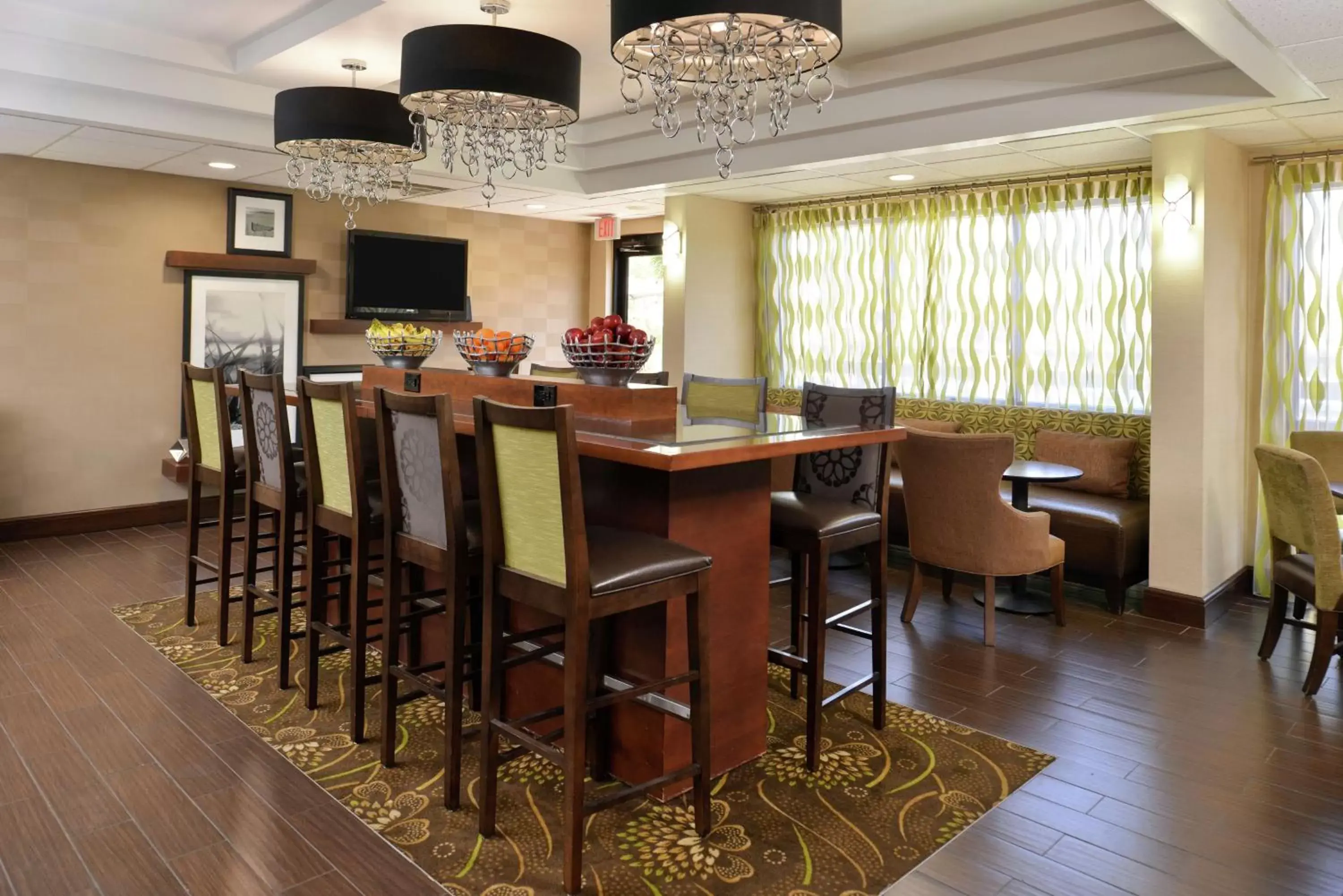 Dining area in Hampton Inn Daytona/Ormond Beach