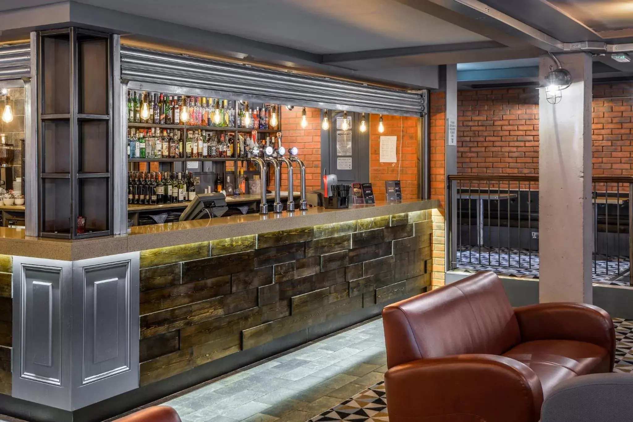 Lounge or bar in Holiday Inn - Manchester - Oldham, an IHG Hotel