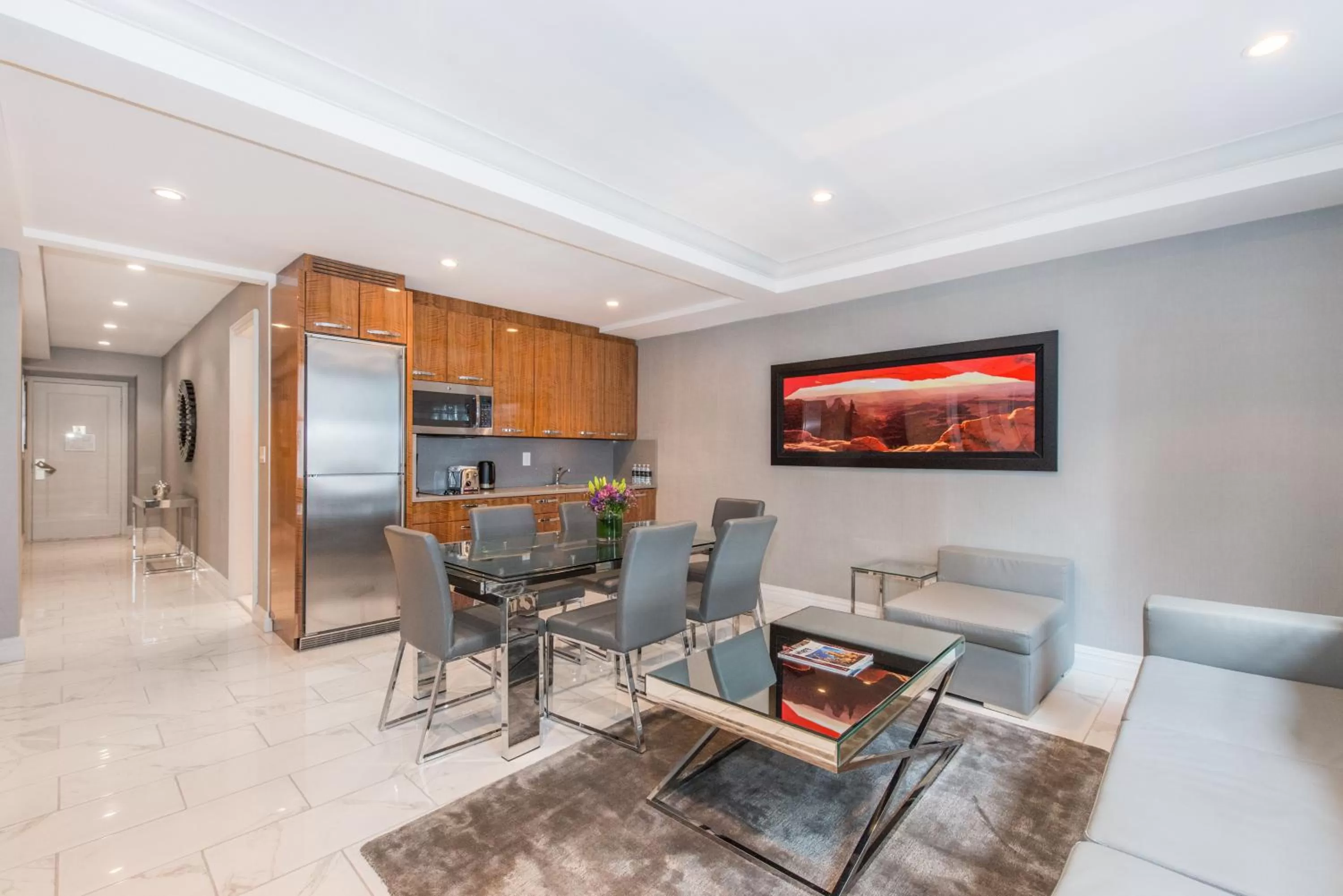 Kitchen or kitchenette in Lombardy Hotel