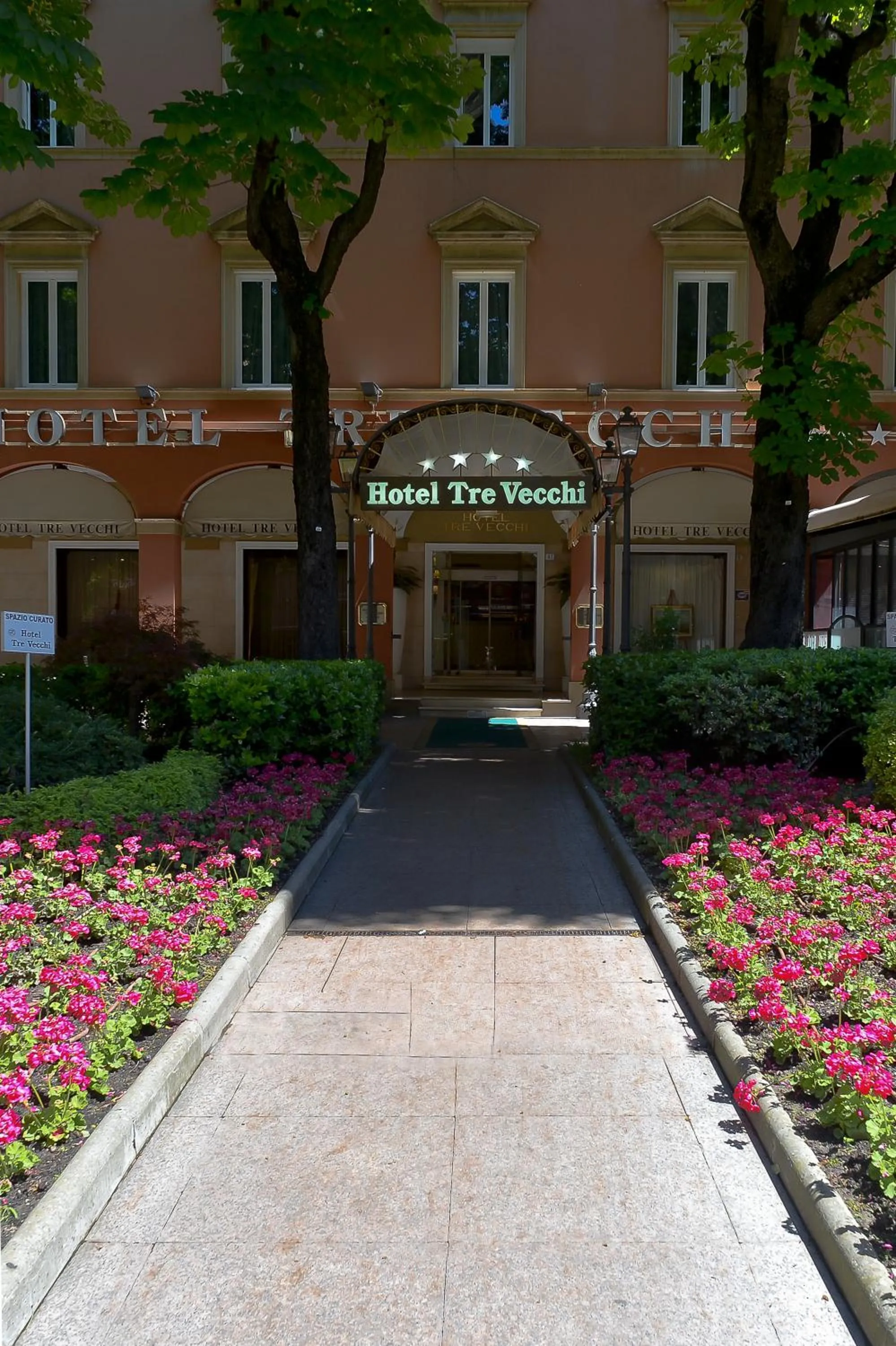 Facade/entrance in Zanhotel Tre Vecchi