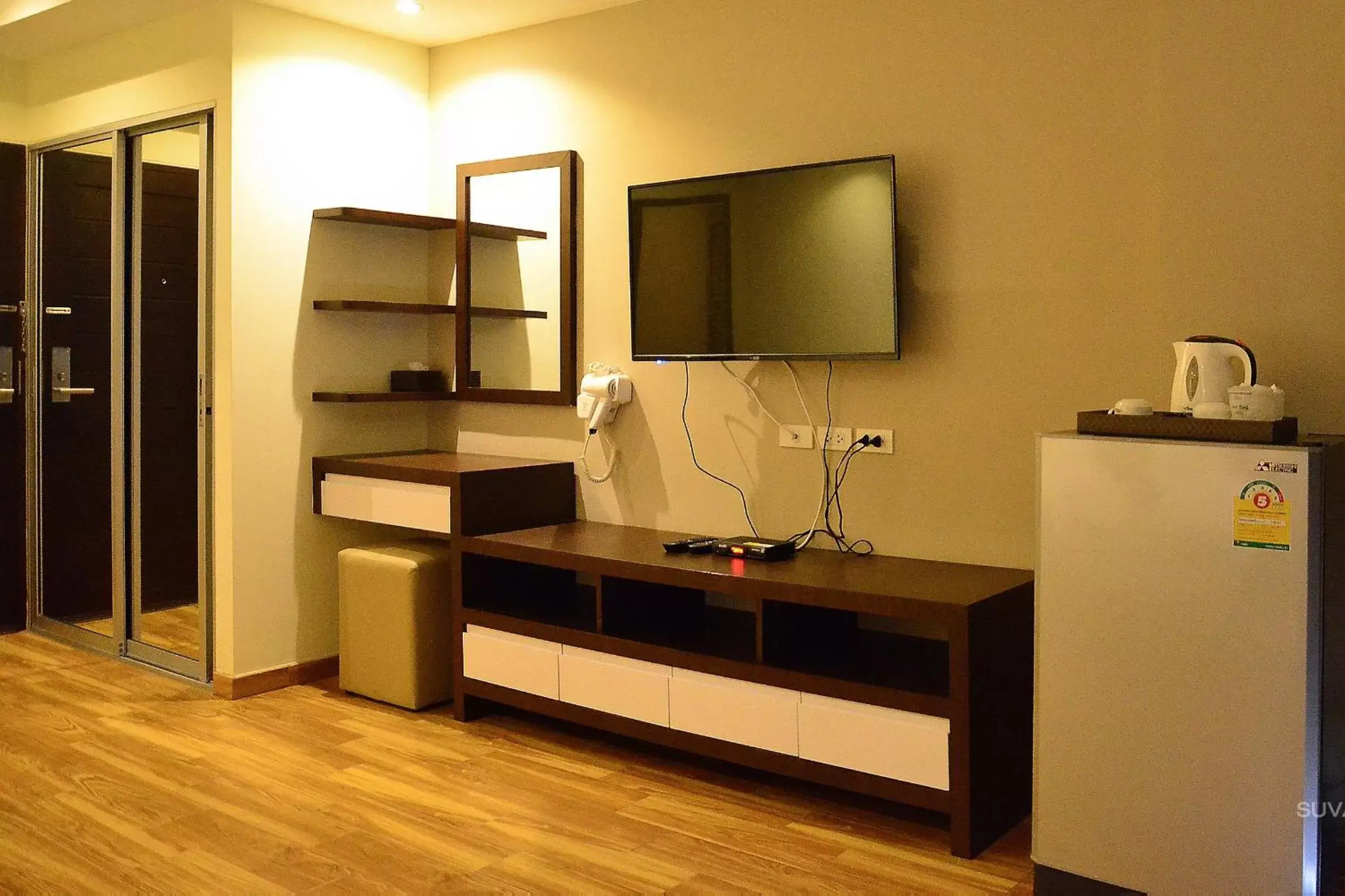 Living room, TV/Entertainment Center in Suvarnabhumi Ville Airport Hotel