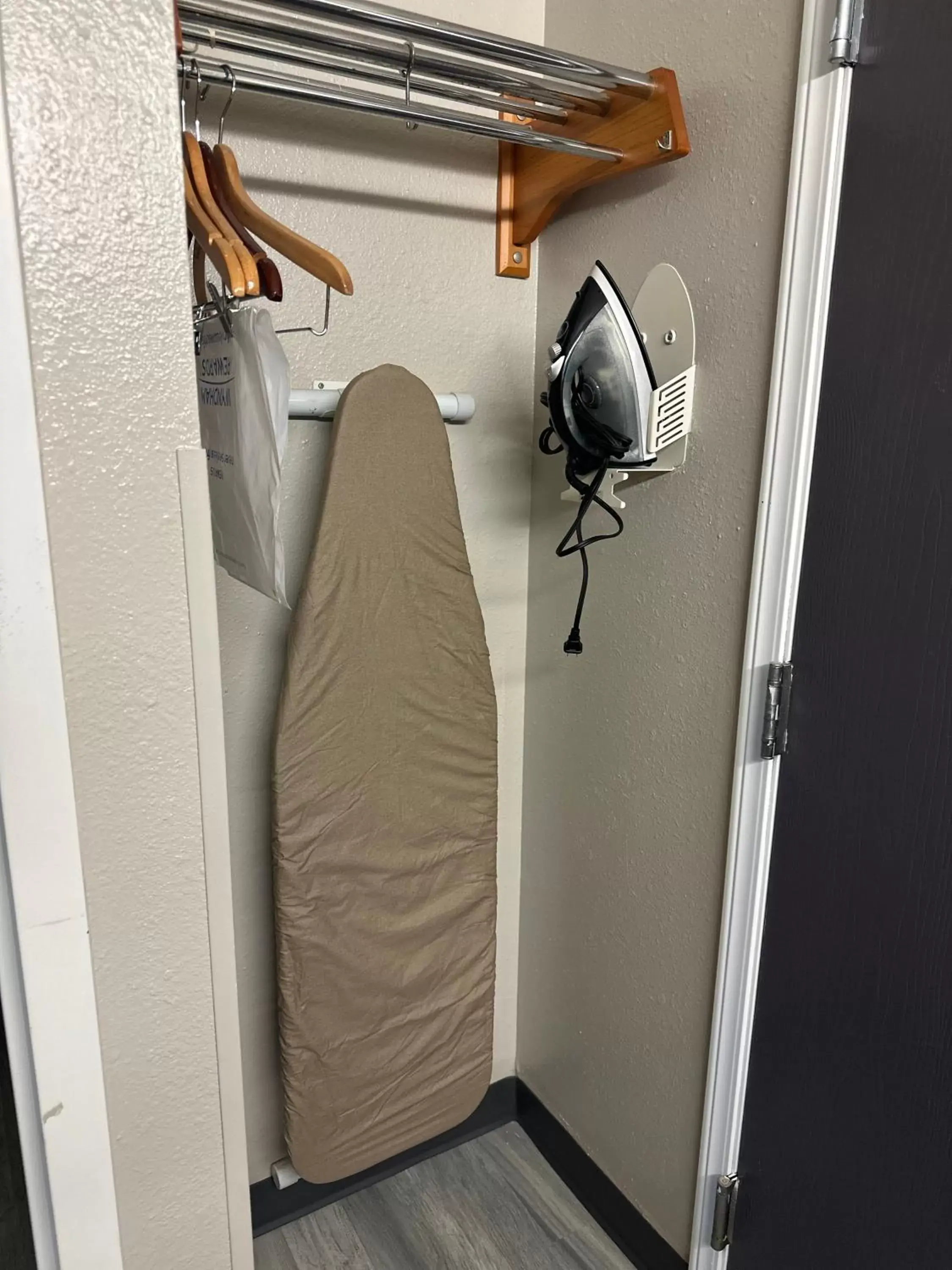 wardrobe in La Quinta Inn by Wyndham Omaha Southwest