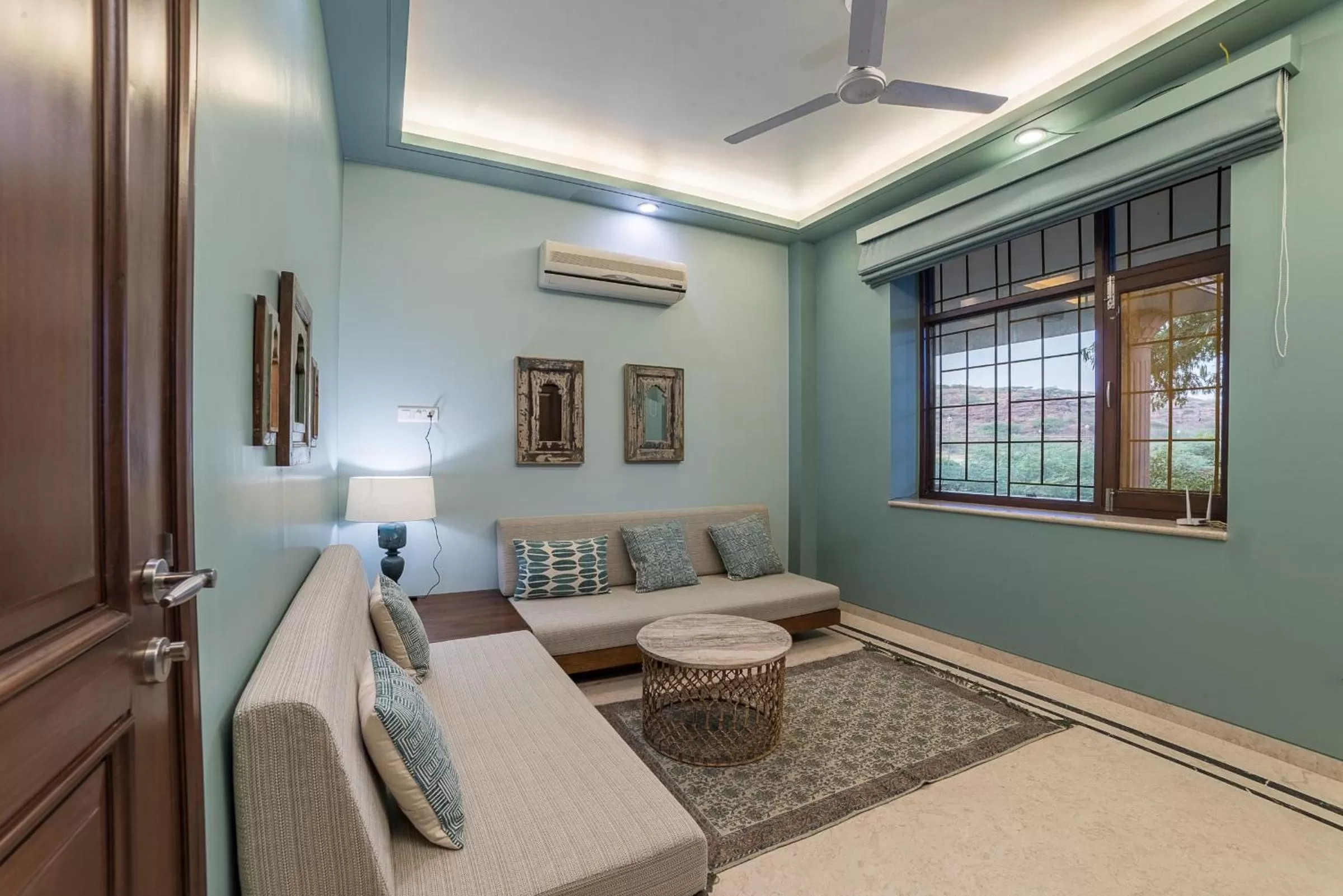 Living room, Bed in The Almond Tree