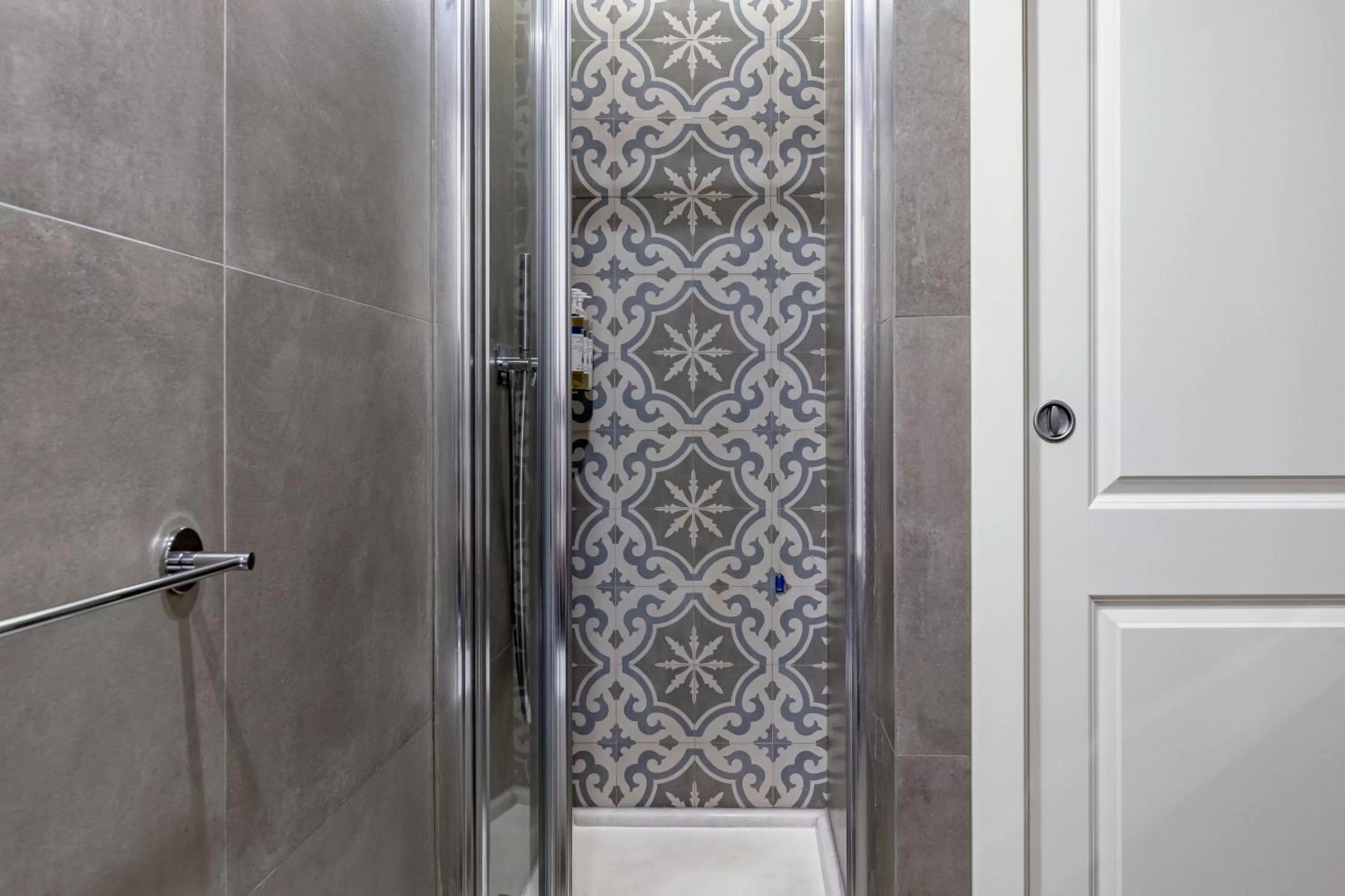 Shower in Numa Florence Fiore