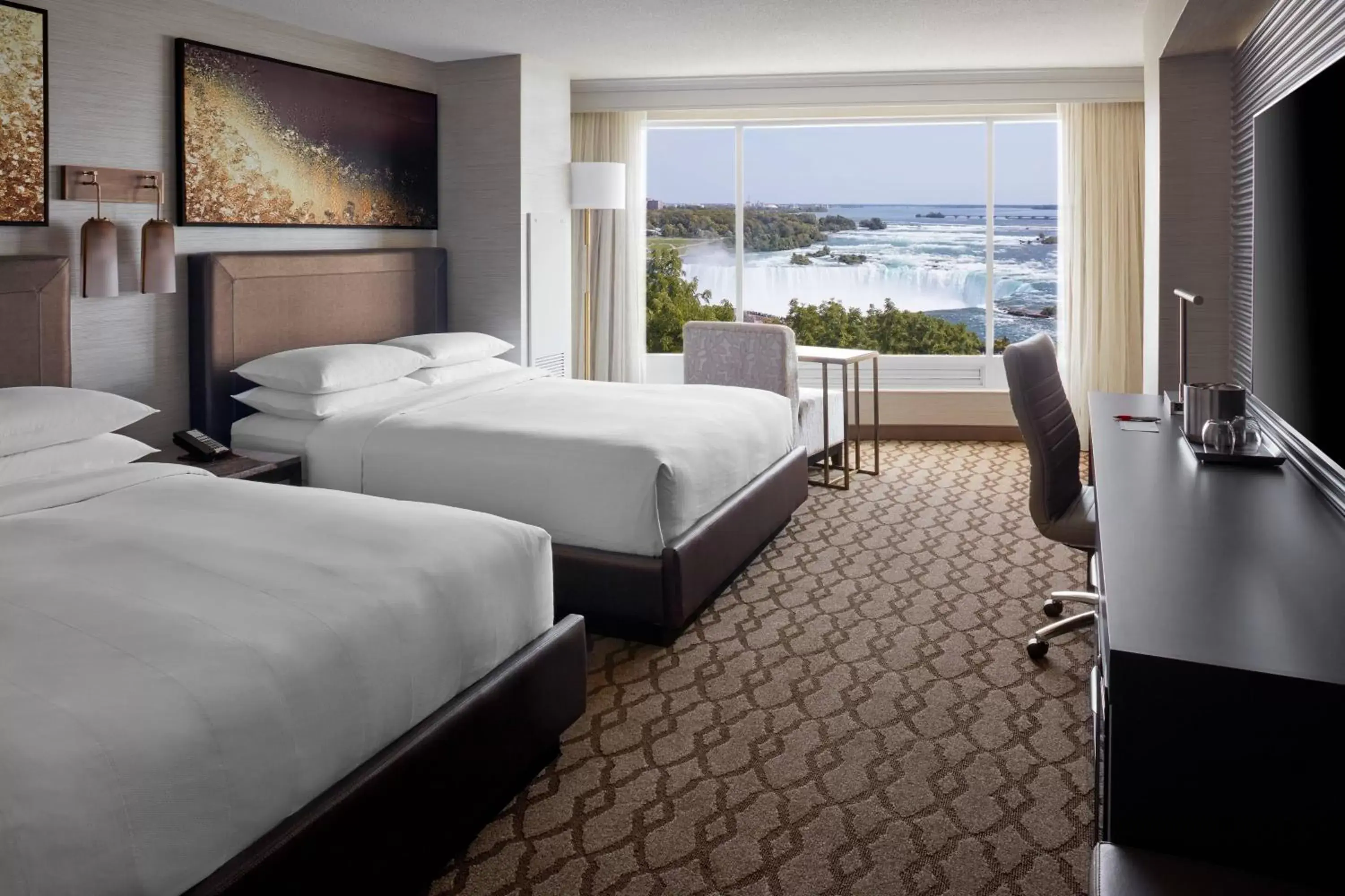 Photo of the whole room, Bed in Niagara Falls Marriott Fallsview Hotel & Spa