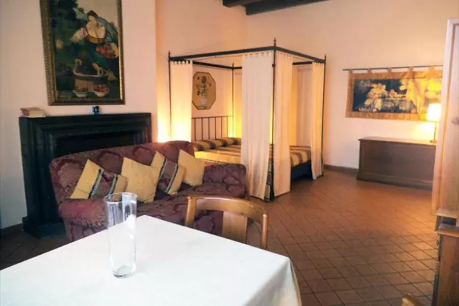 Photo of the whole room, Seating Area in Residence Casale Mostacciano