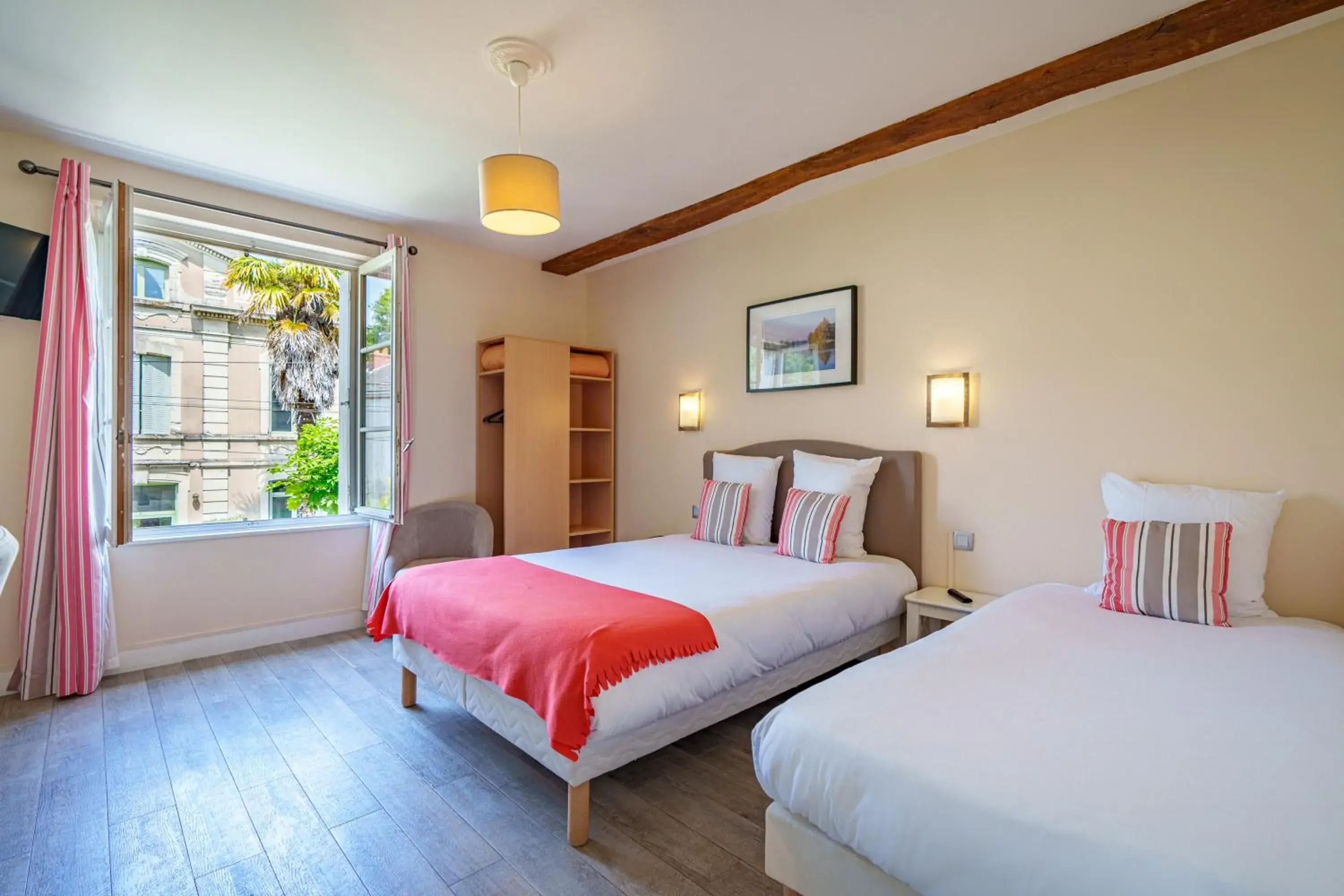 Bed in Hotel Val De Loire