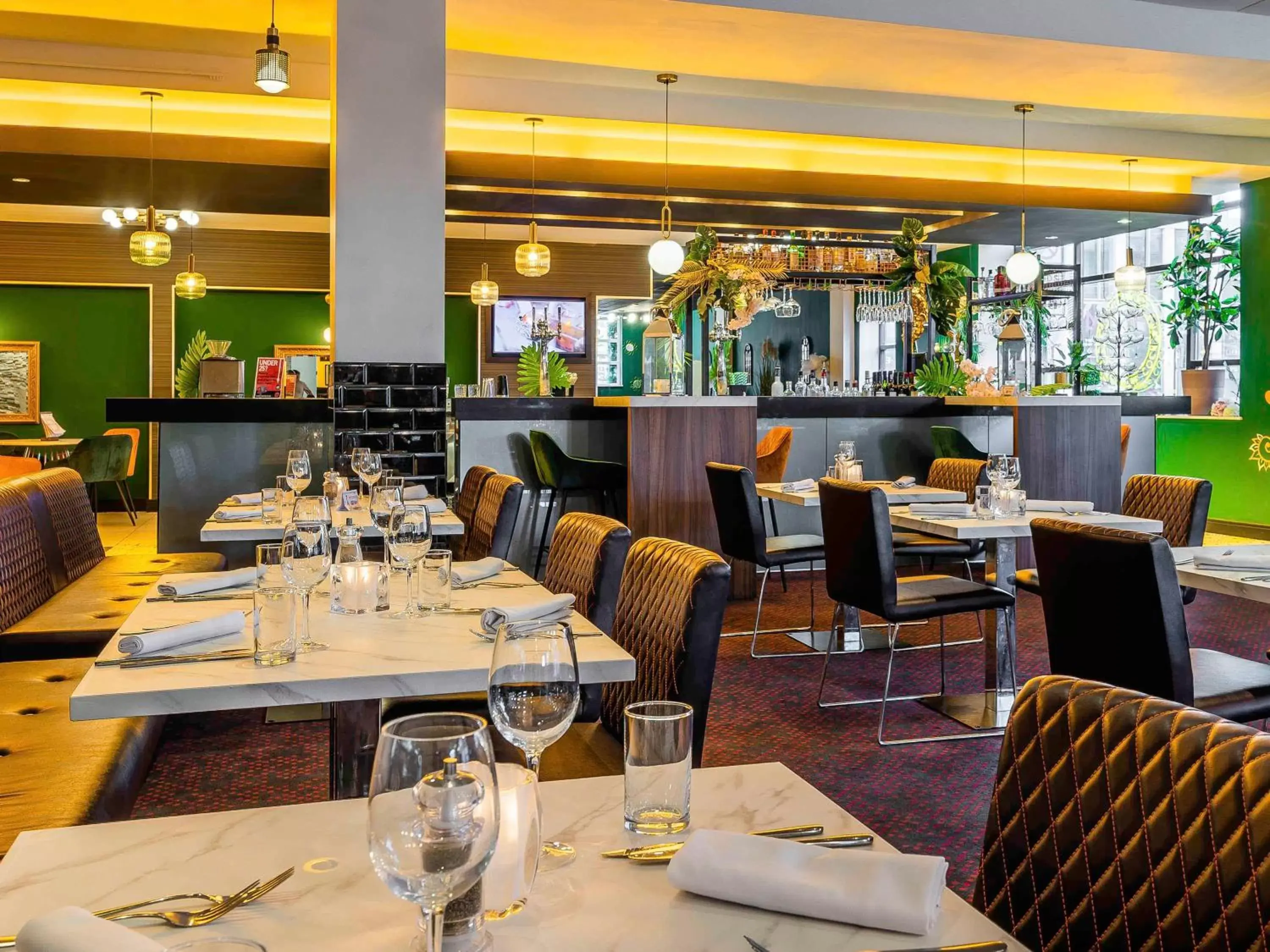 Restaurant/Places to Eat in Novotel Birmingham Centre