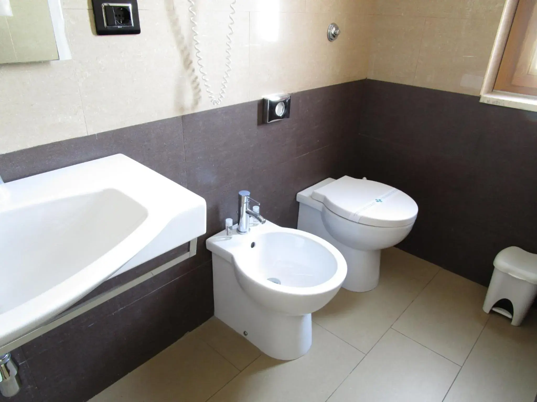 Toilet, Bathroom in Hotel Nelton