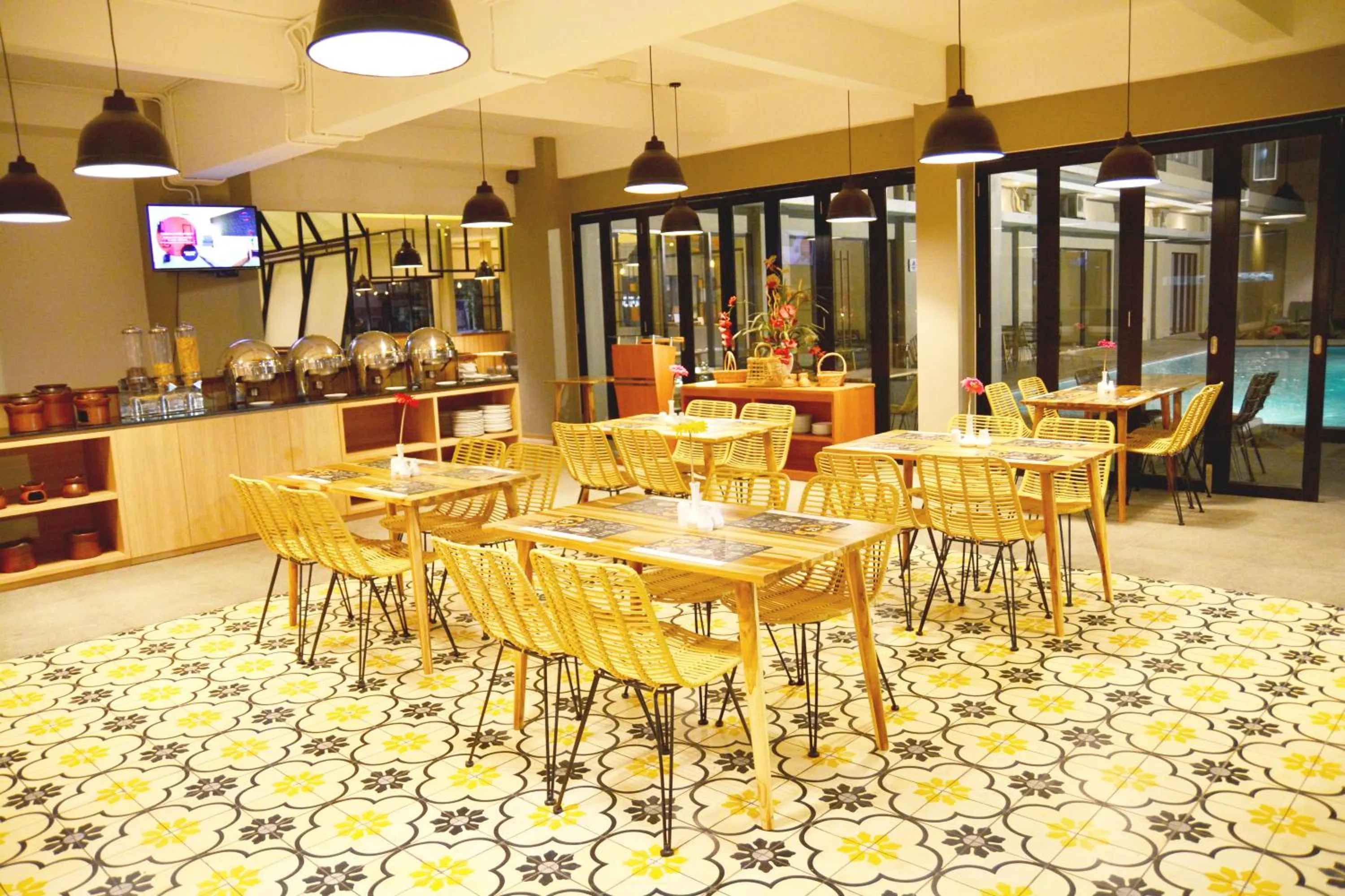 Restaurant/places to eat in Grand Cordela Hotel AS Putra Kuningan