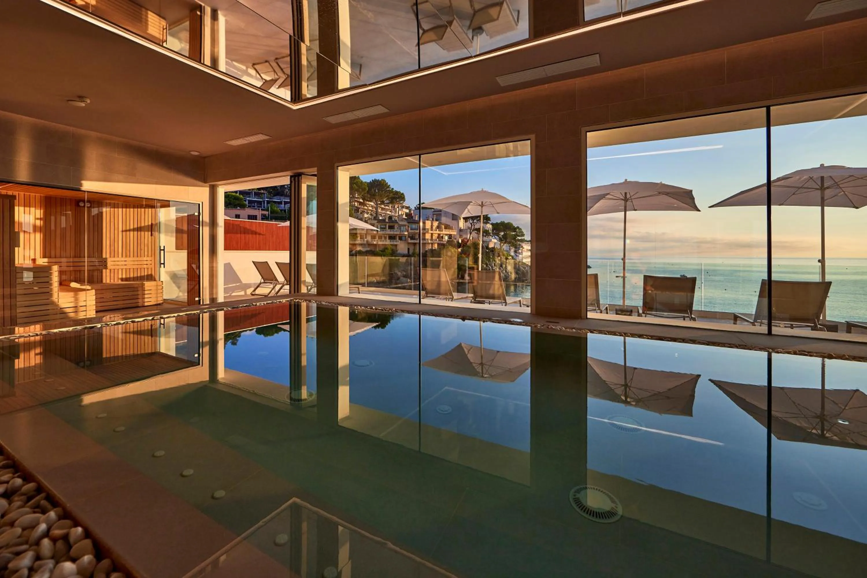 Swimming pool in Universal Hotel Aquamarin