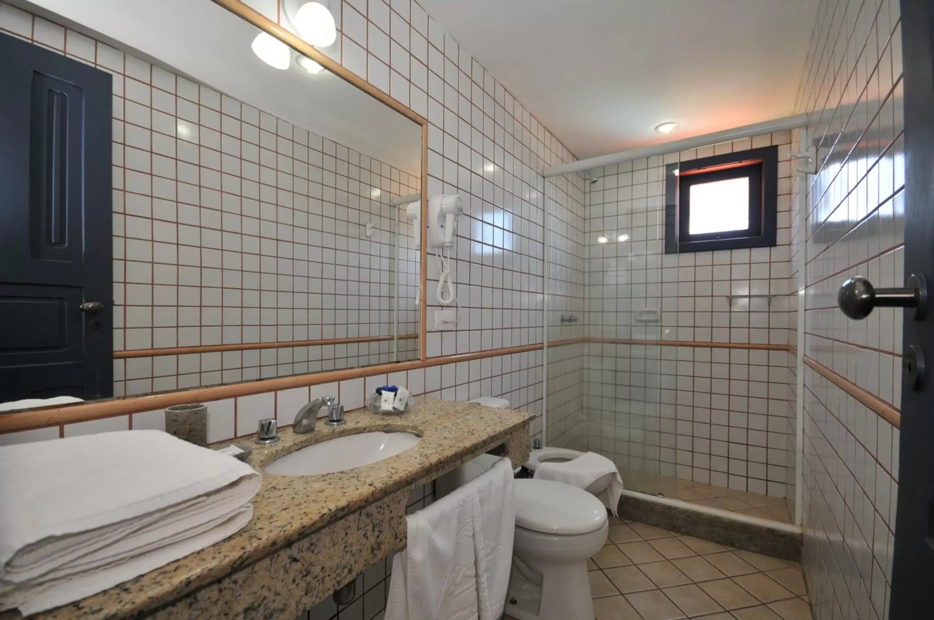 Shower, Bathroom in Aguabúzios Hotel