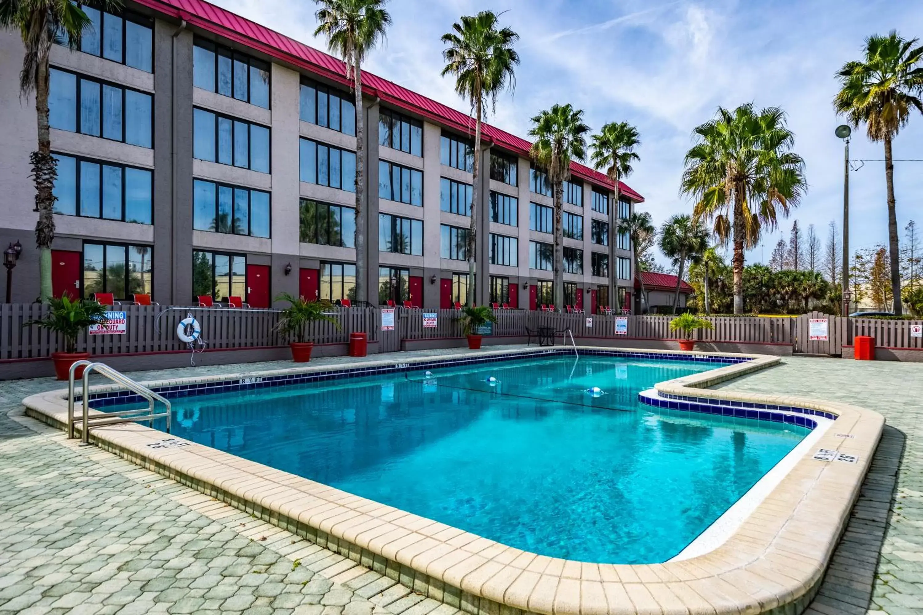 Swimming Pool in Quality Inn Lakeland North