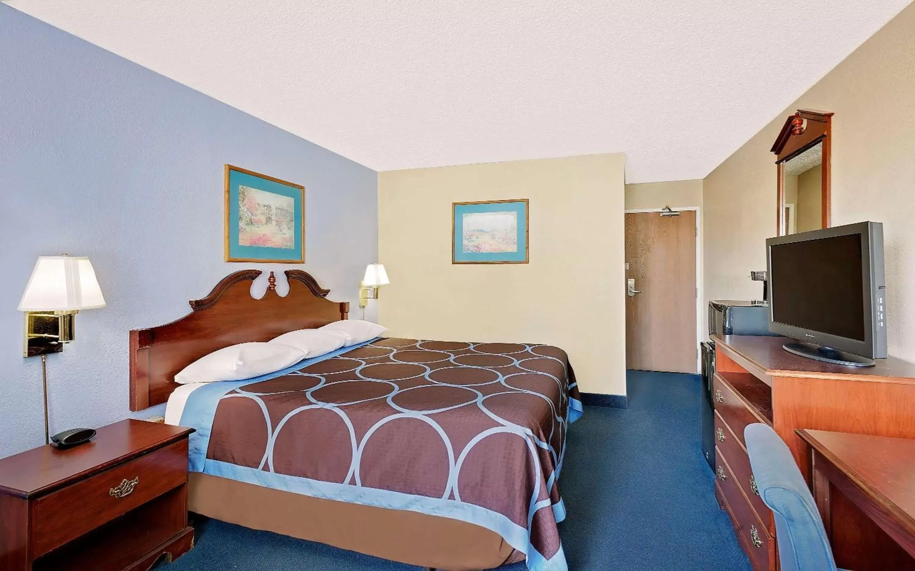 Photo of the whole room, Bed in Super 8 by Wyndham Newburgh/West Point Stewart Intl Airport