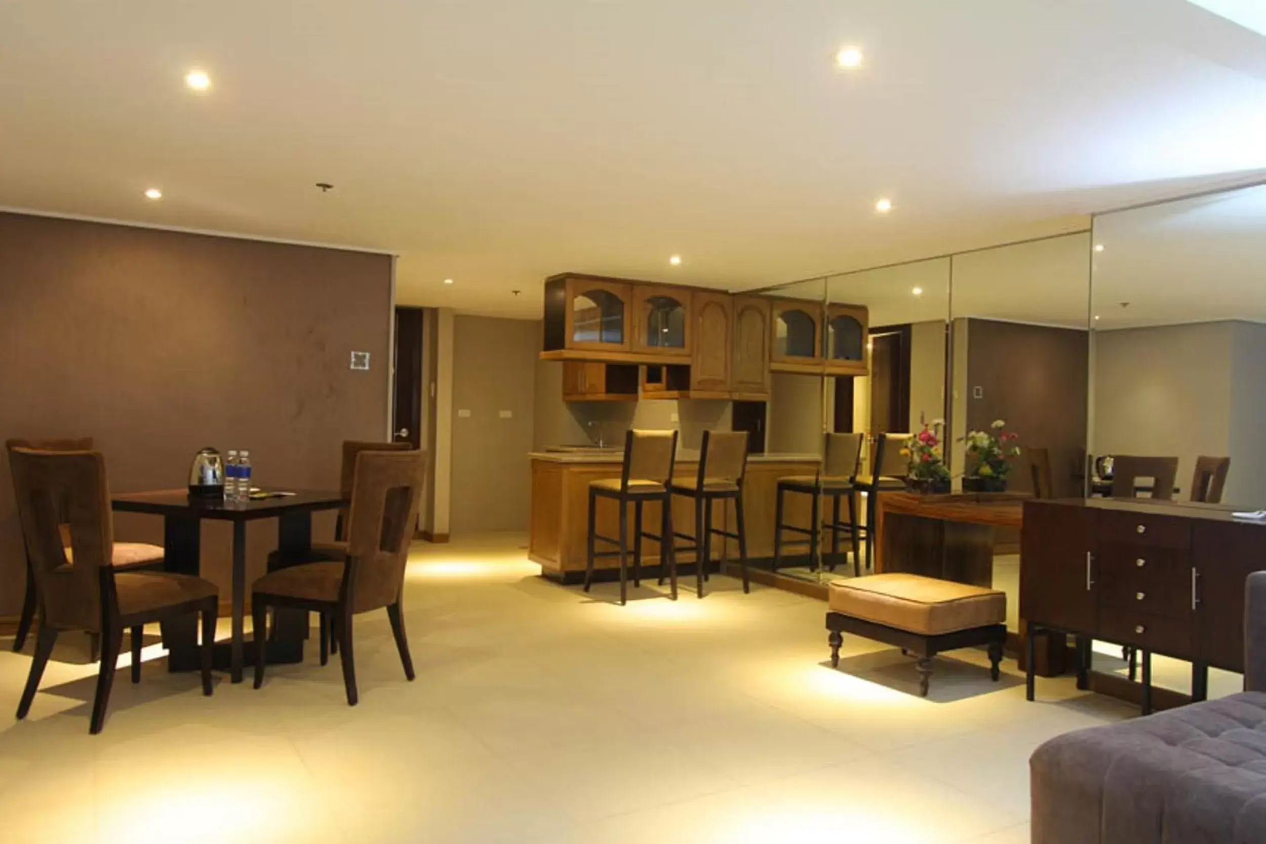 Kitchen or kitchenette, Dining Area in Crown Regency Hotel & Towers