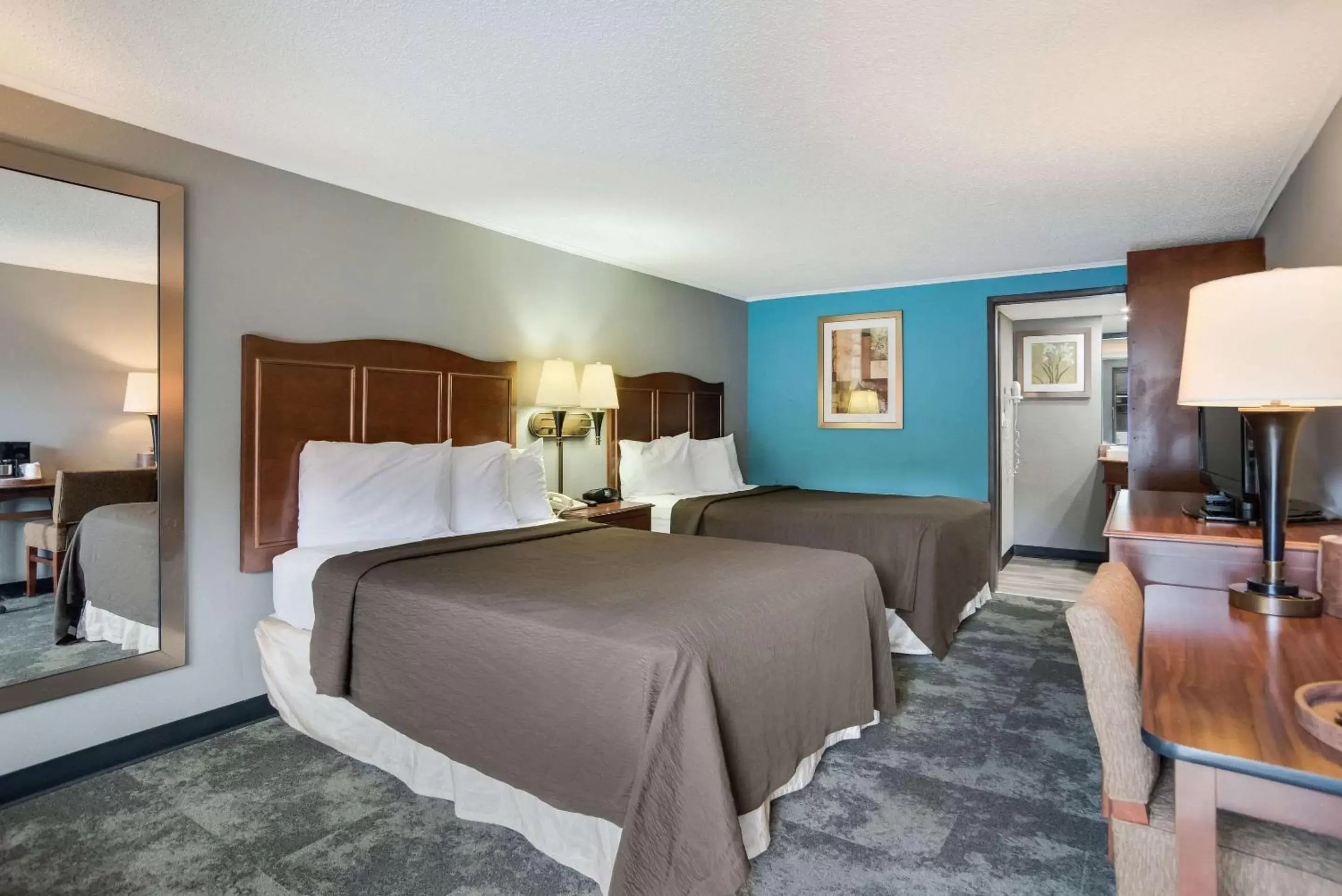 Double Room with Two Double Beds - Non-Smoking in Rodeway Inn Carlisle North Double Room with Two Double Beds - Non-Smoking in Rodeway Inn Carlisle North