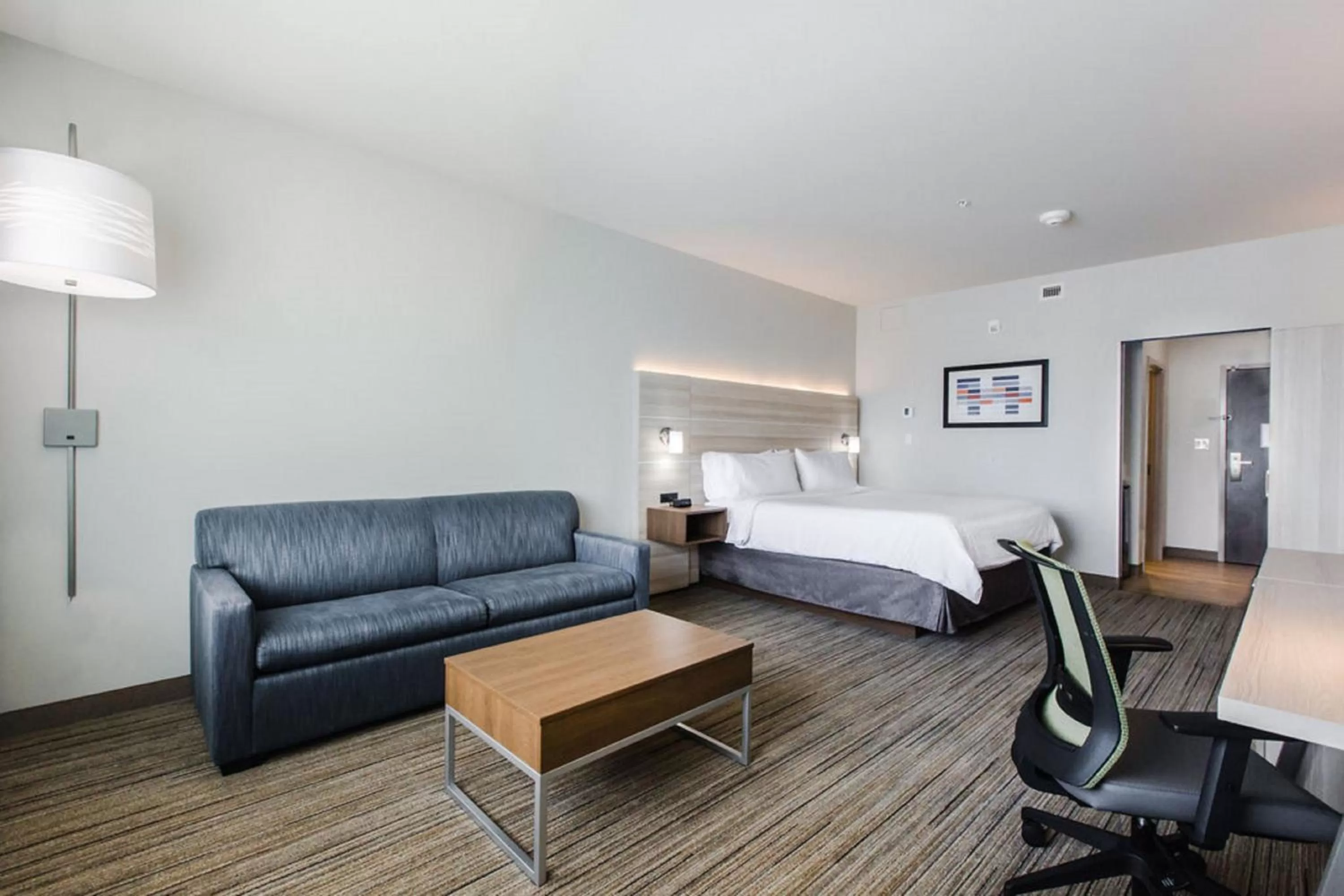 Photo of the whole room, Bed in Holiday Inn Express & Suites Edmonton N - St Albert by IHG