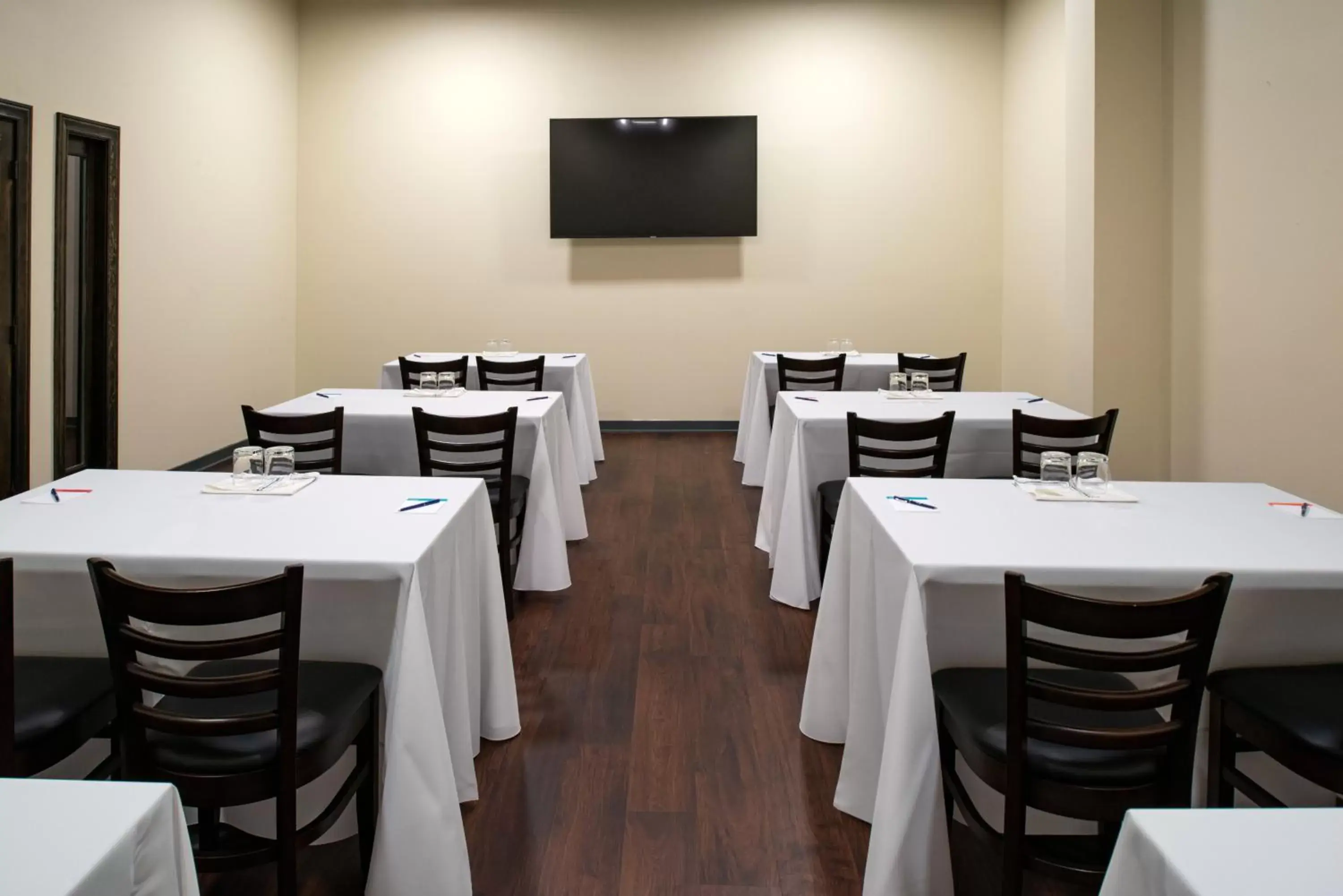 Meeting/conference room, Restaurant/Places to Eat in Hotel Indigo Spokane Downtown, an IHG Hotel
