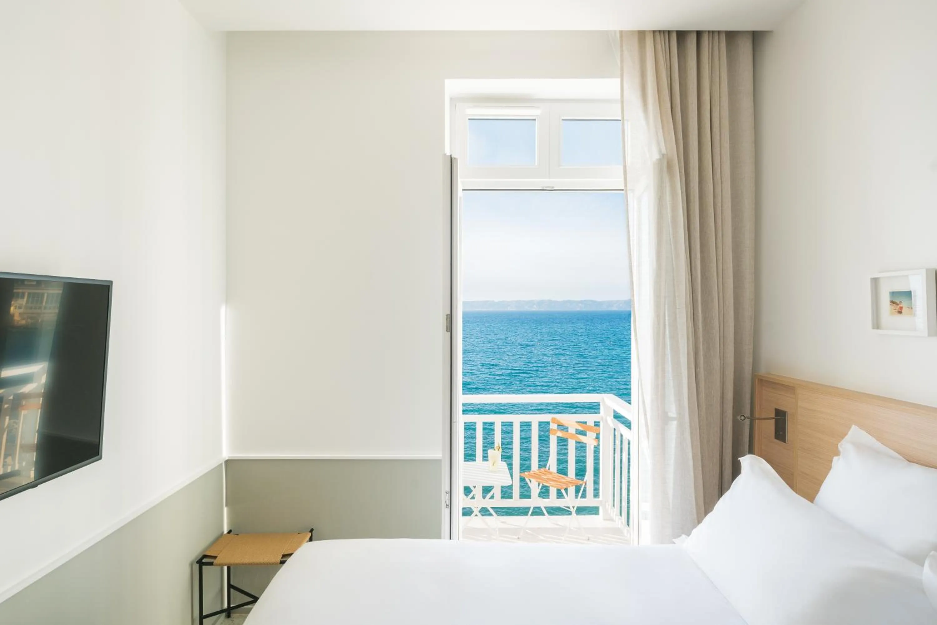 Balcony/Terrace, Bed in Les Bords De Mer