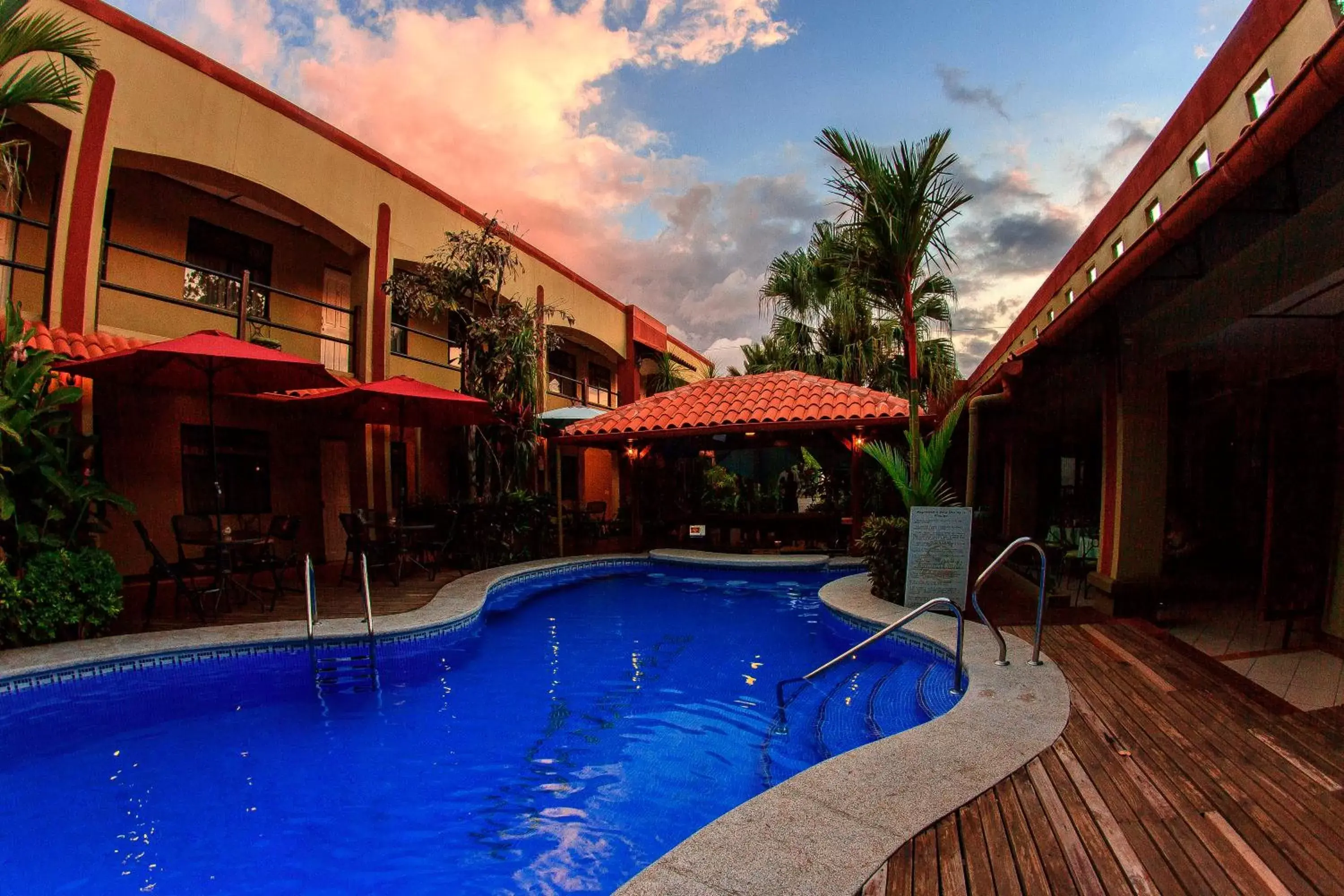 Swimming Pool in Hotel Iguana Verde