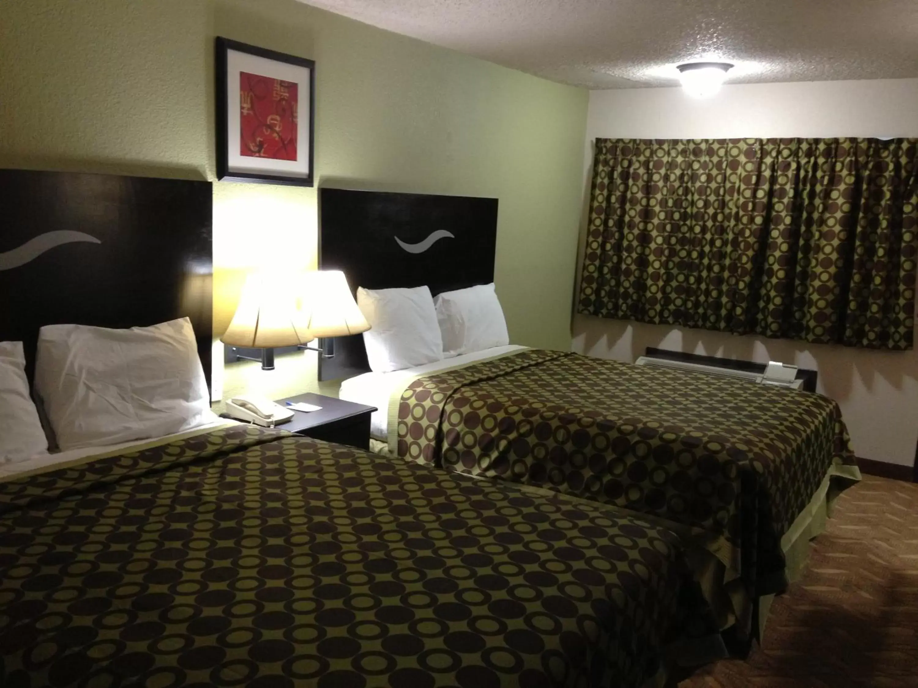 Bedroom, Bed in Americas Best Value Inn Kansas City East - Independence
