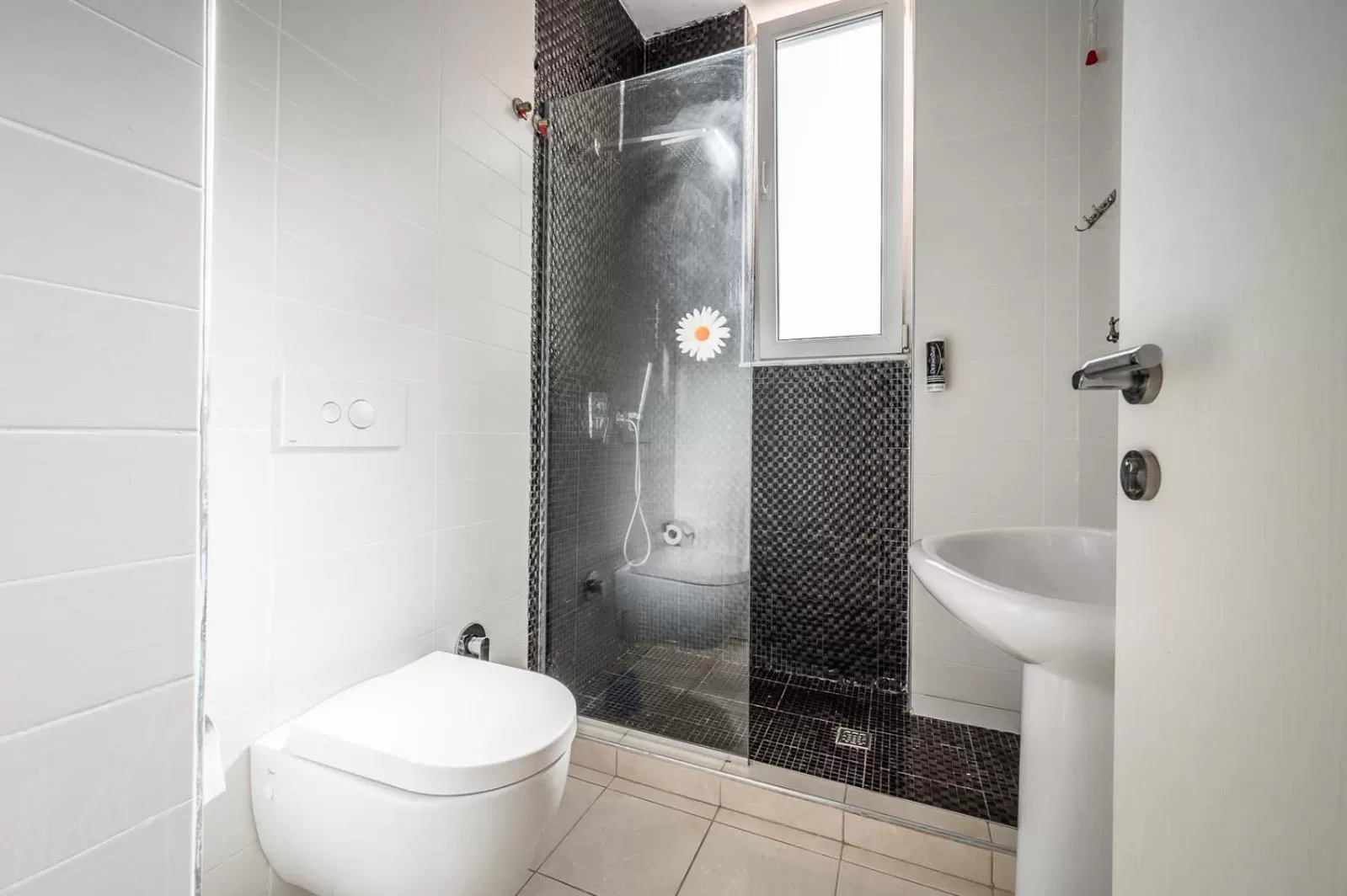 Toilet in Hotel Kamomil