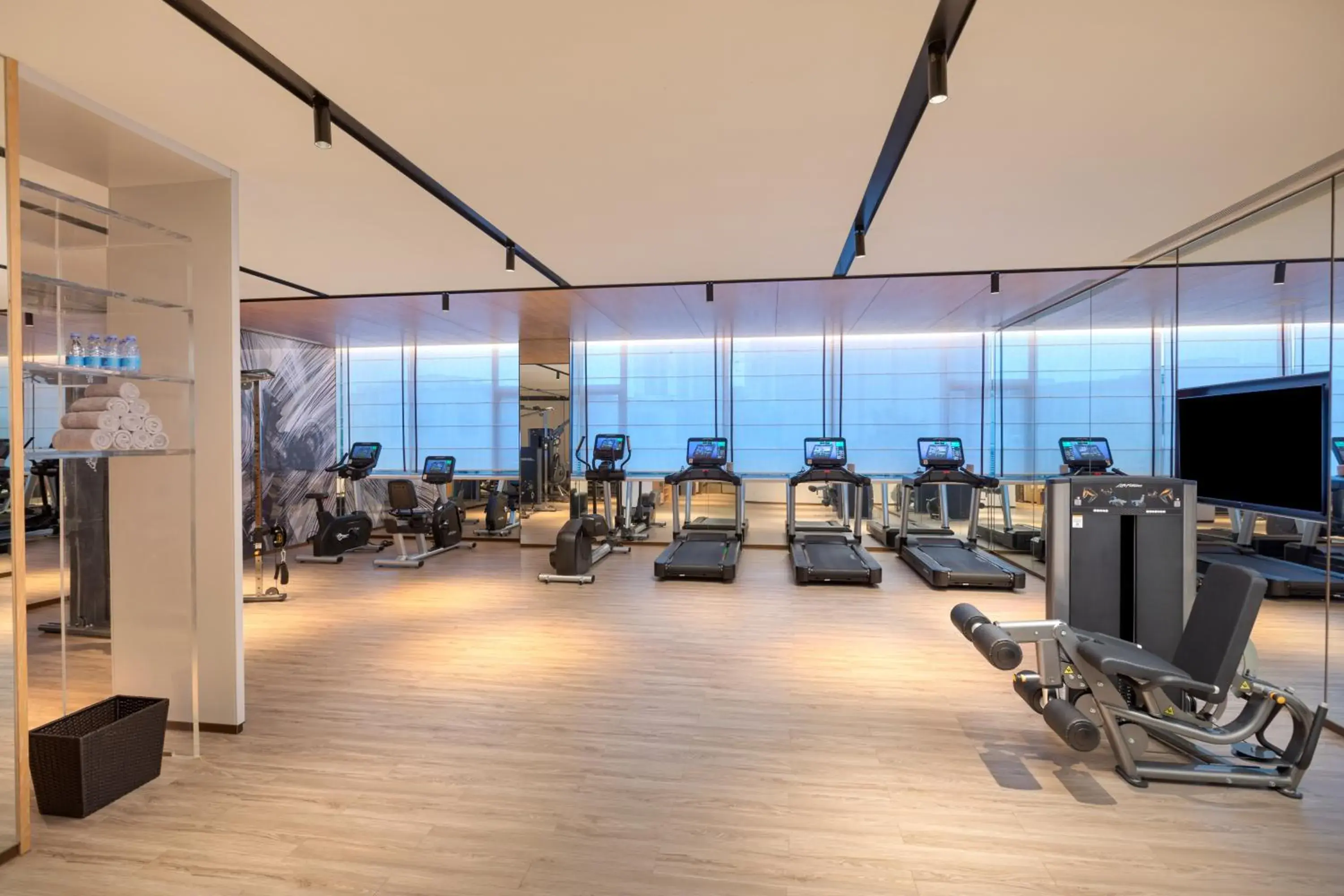 Fitness centre/facilities, Fitness Center/Facilities in Crowne Plaza Jiangmen Binjiang, an IHG Hotel