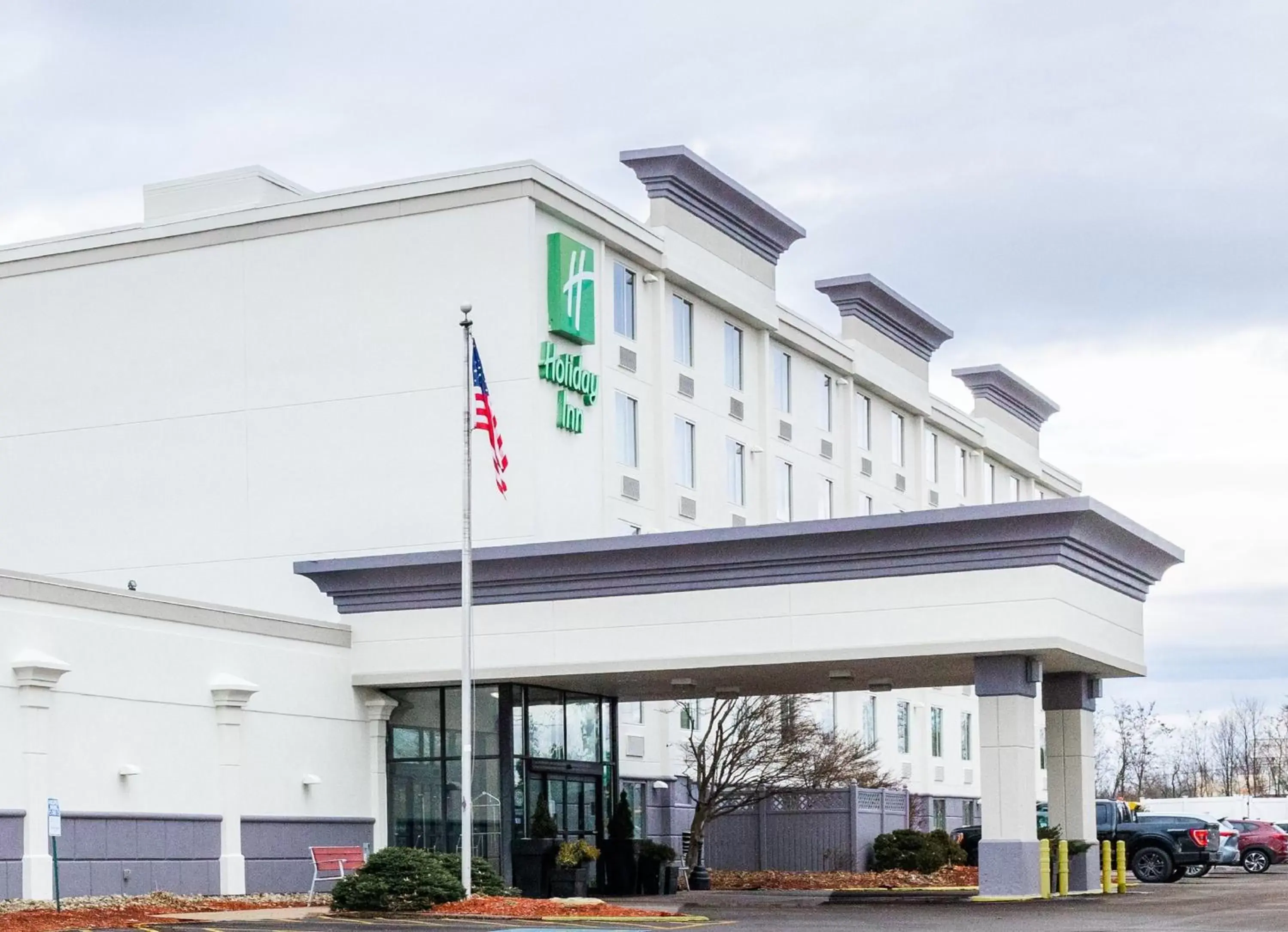 Property Building in Holiday Inn Weirton-Steubenville Area