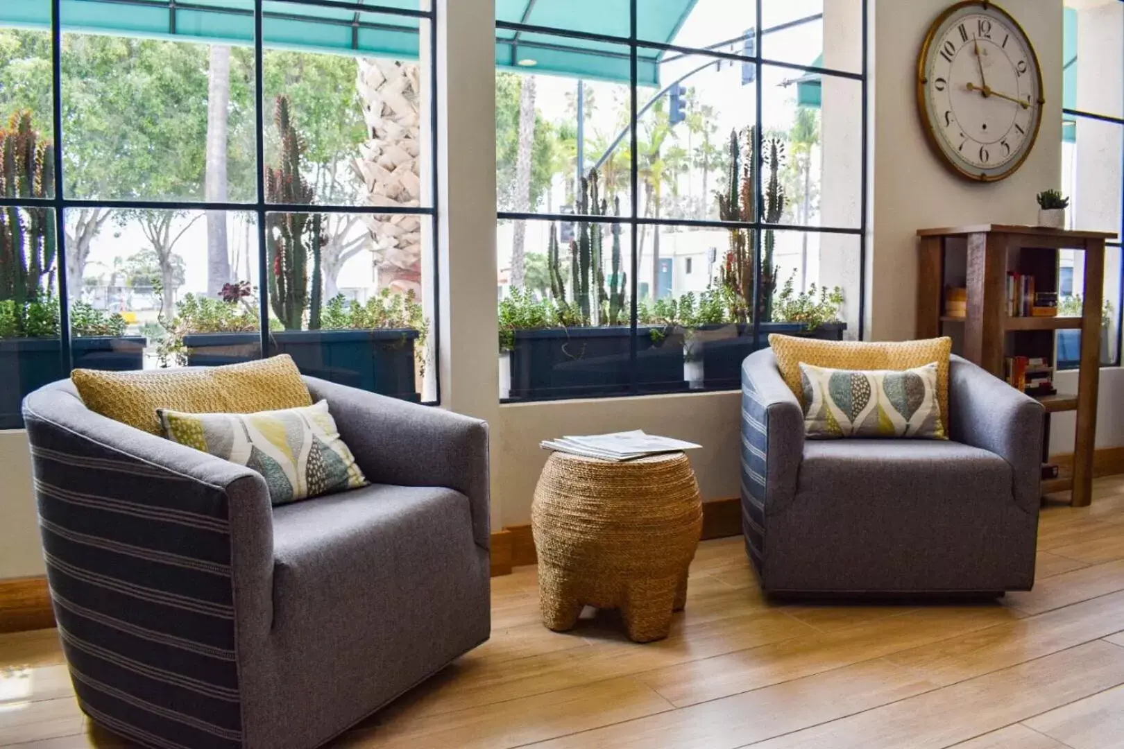 Lobby or reception, Seating Area in Beachside Inn