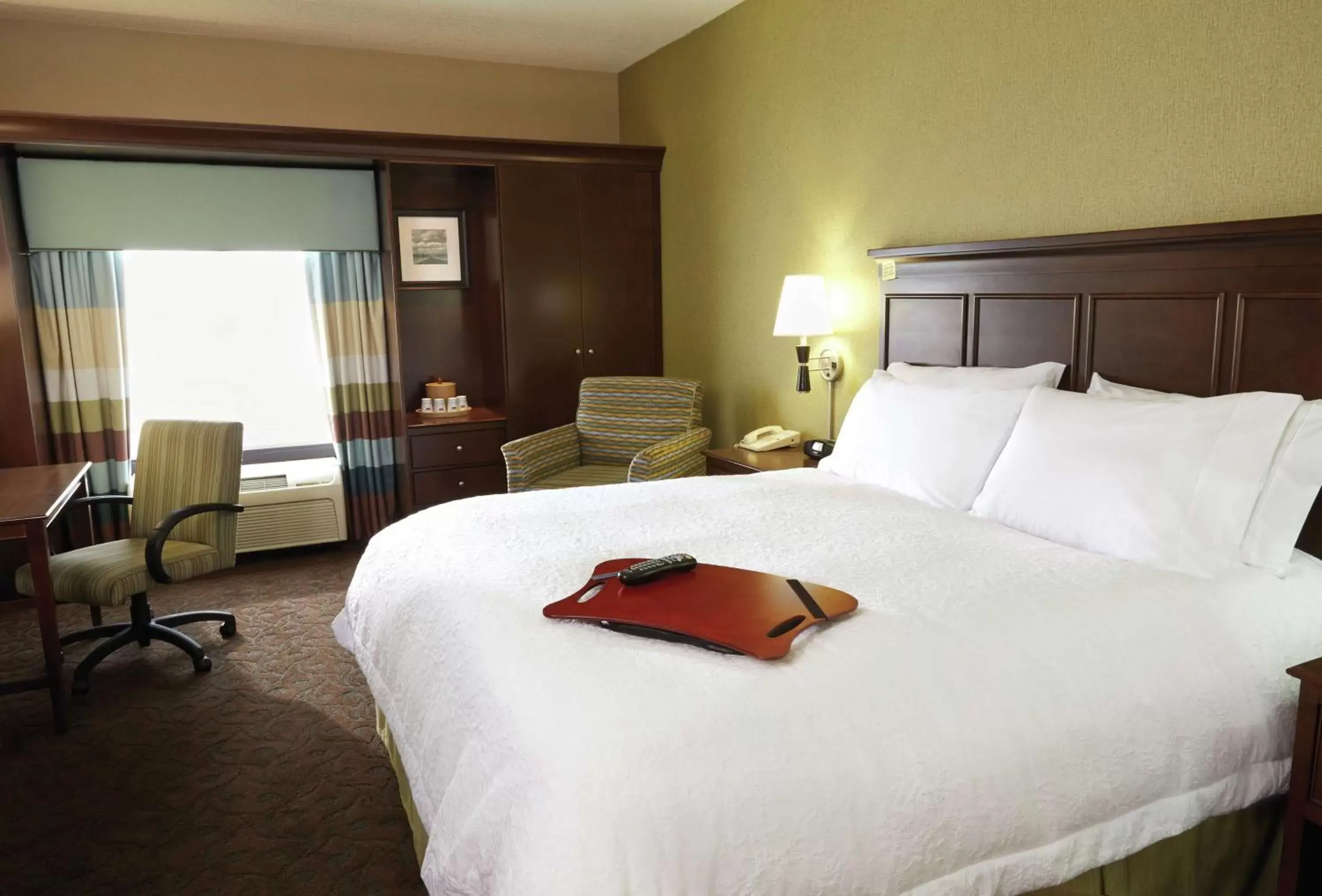 Bedroom, Bed in Hampton Inn & Suites Whitefish