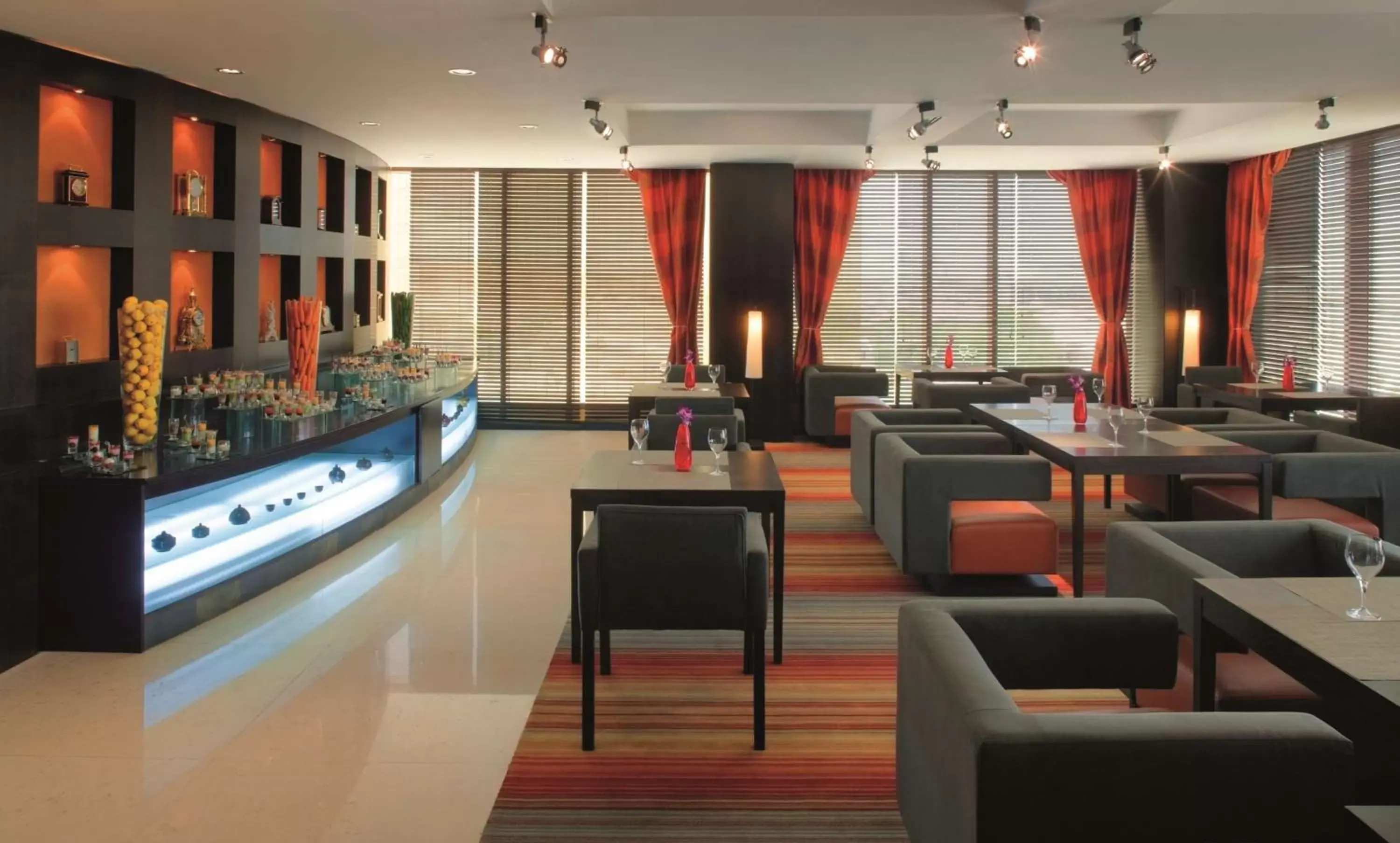 Communal lounge/ TV room, Lounge/Bar in Radisson Blu Hotel, Doha